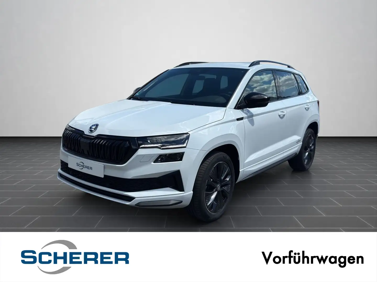 Skoda Karoq Sportline 1.5TSI DSG AHK Navi Matrix Weiß - 1