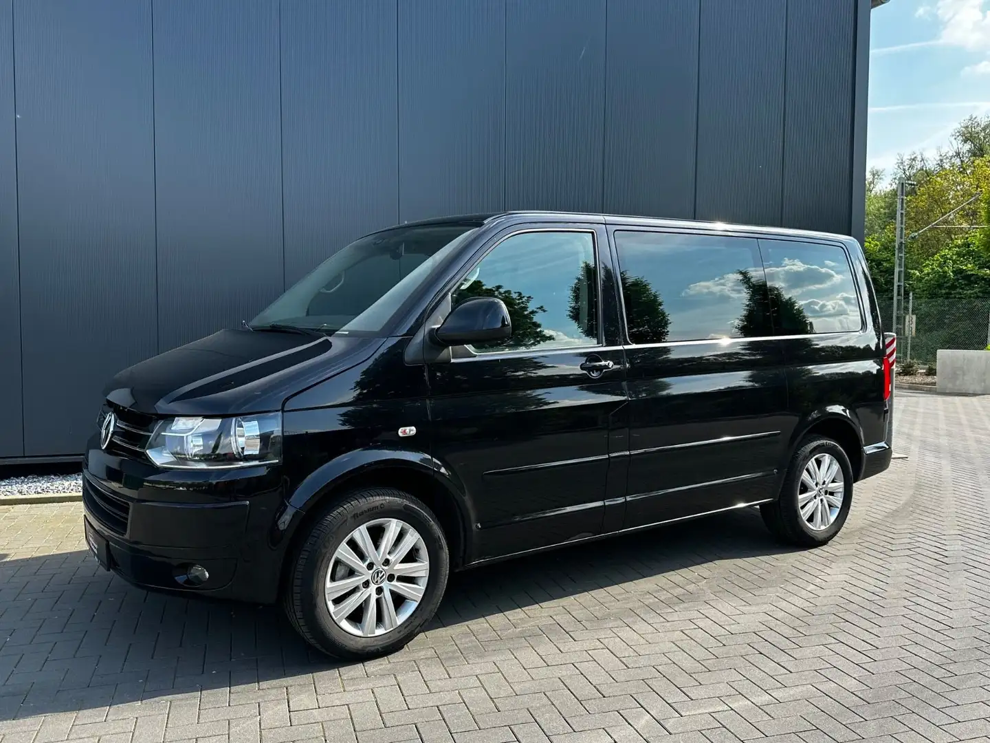 Volkswagen T5 Transporter Bus Caravelle*Automatik* Negro - 1