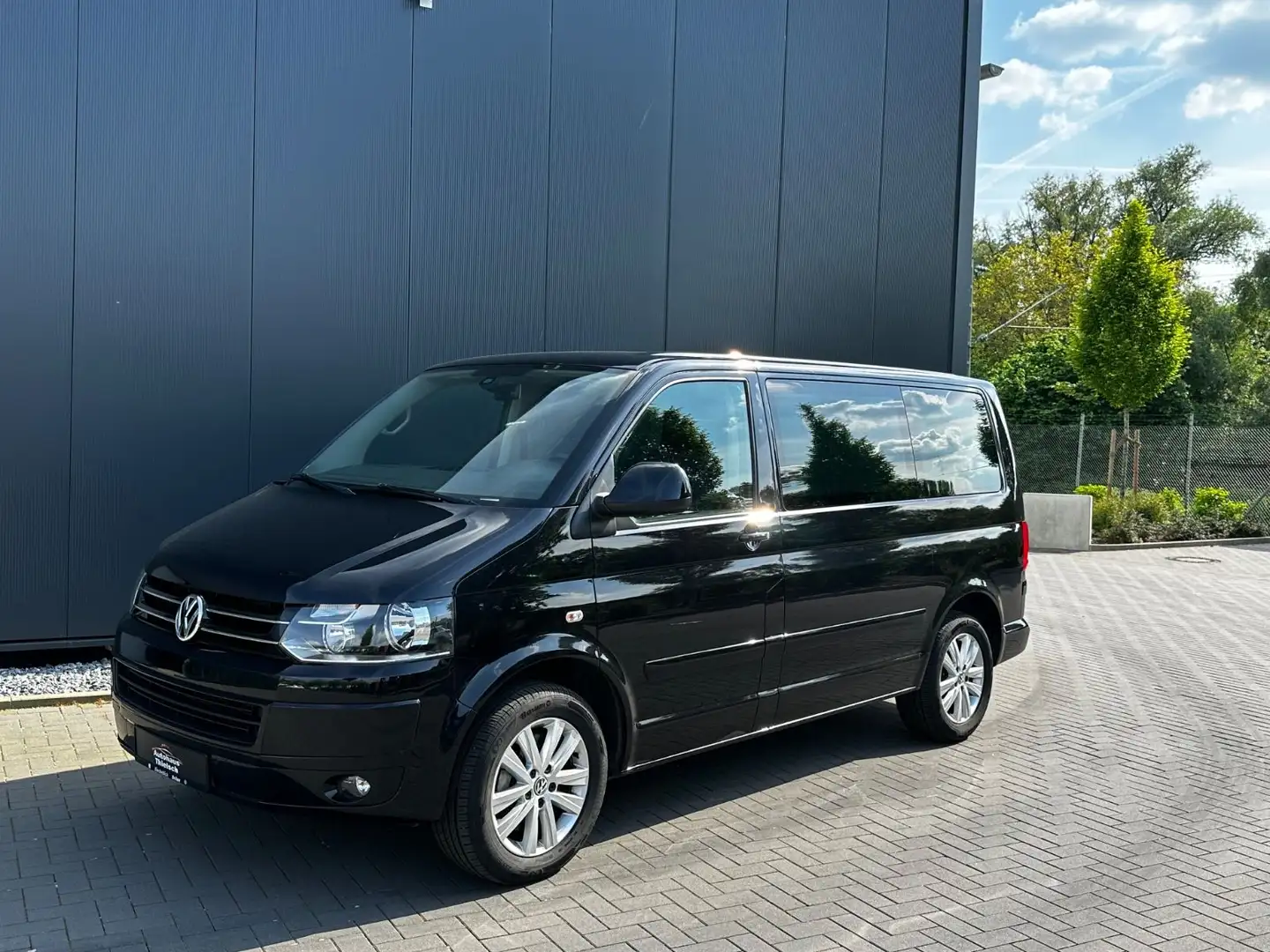 Volkswagen T5 Transporter Bus Caravelle*Automatik* Negro - 2