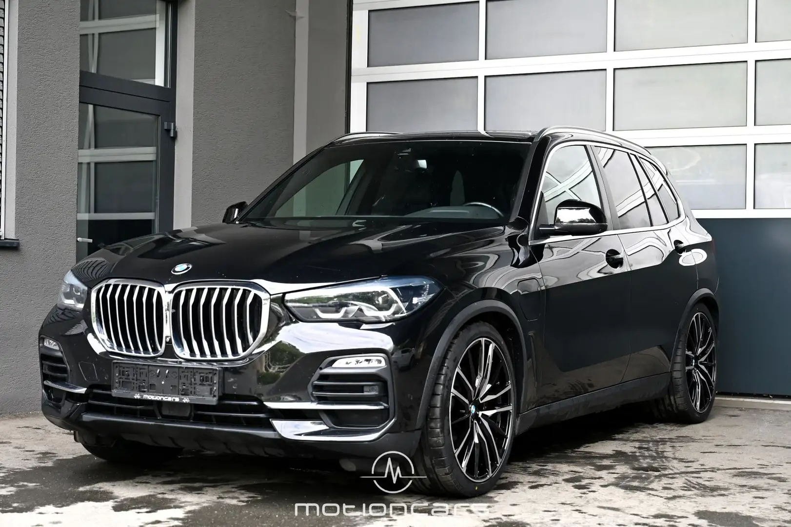 BMW X5 xDrive45e Black - 1