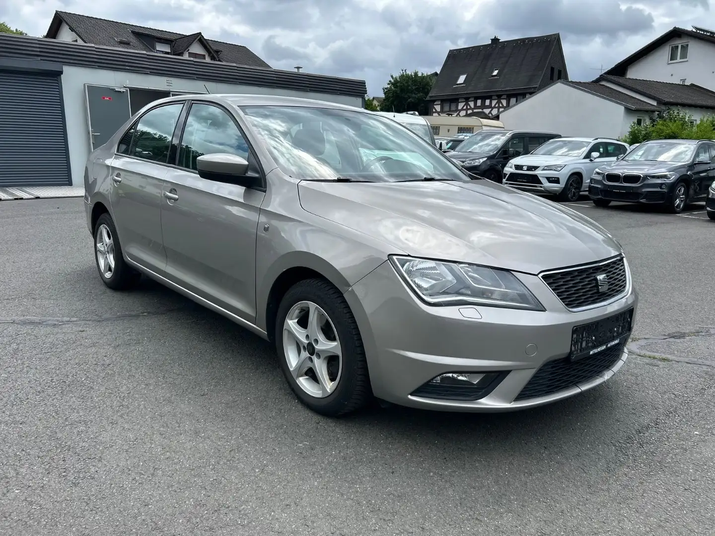 SEAT Toledo 1.6 TDI 2.HAND/TEMPO/NAVI/CLIMATRONIC/MFL Бежевий - 2