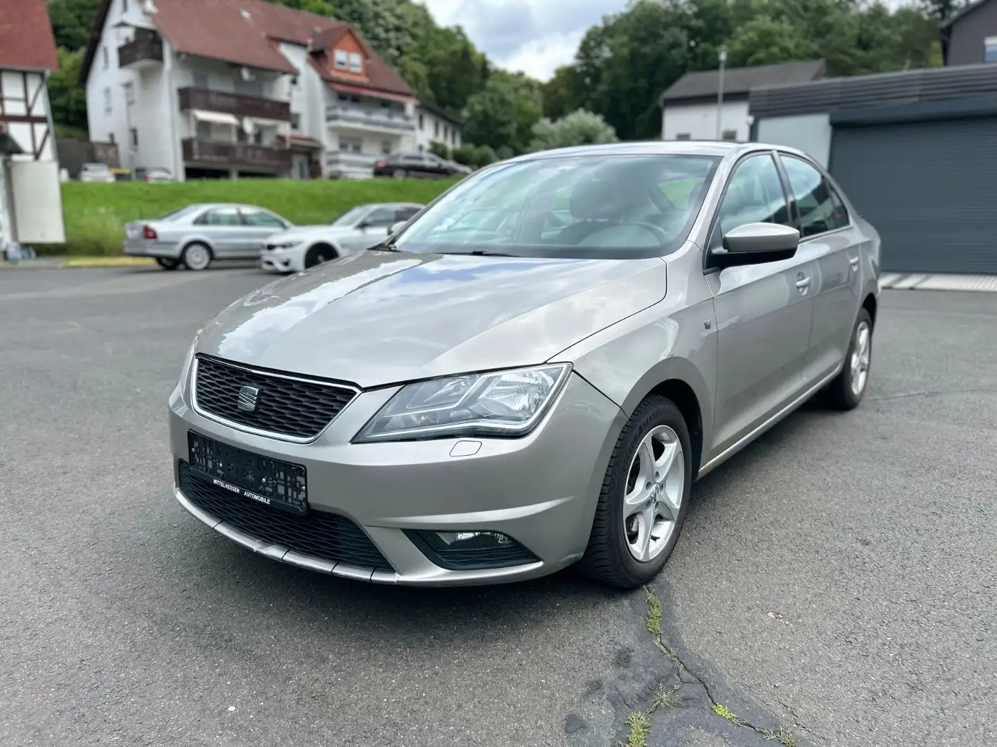 SEAT Toledo 1.6 TDI 2.HAND/TEMPO/NAVI/CLIMATRONIC/MFL Бежевий - 1