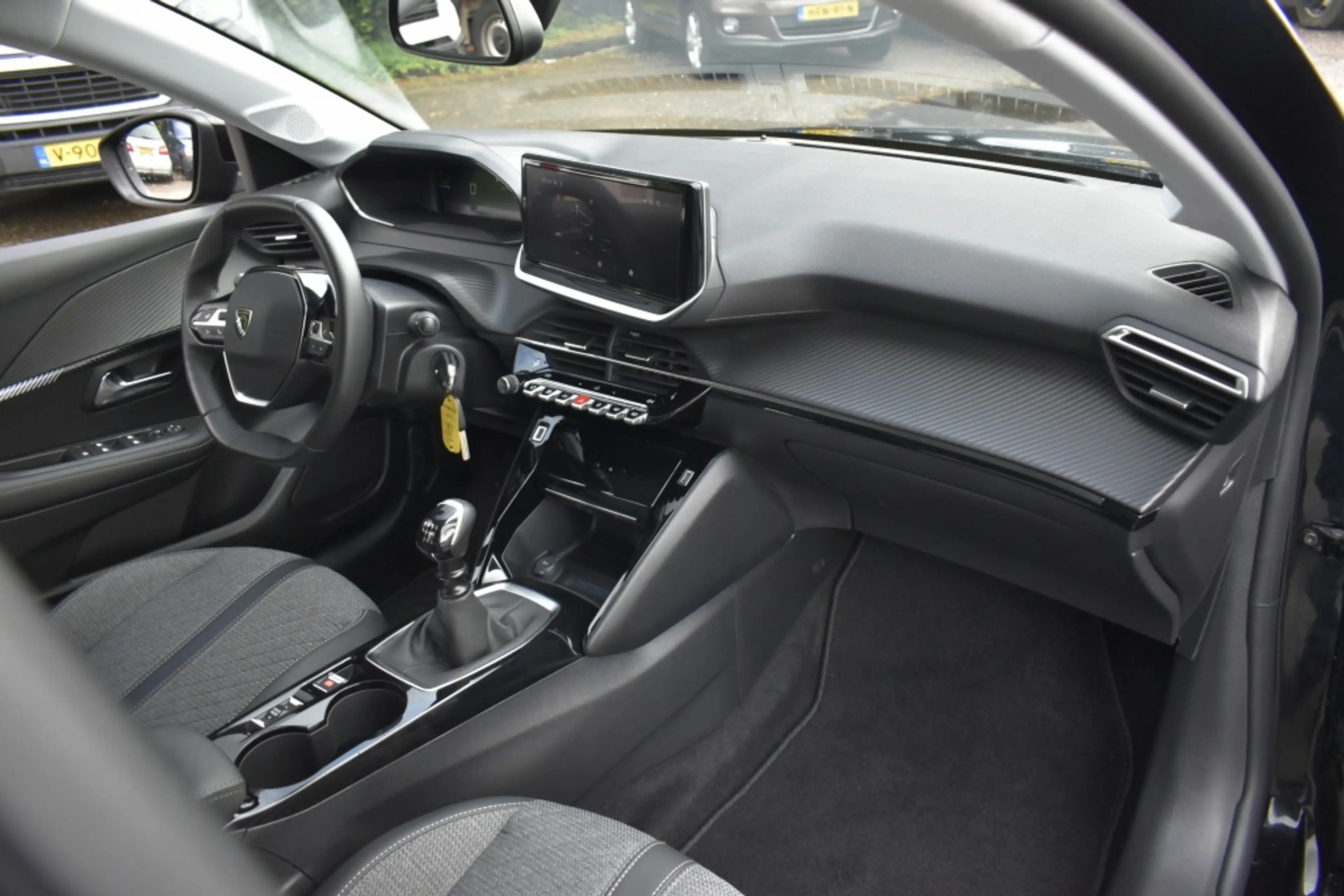 Peugeot 208 Allure — photo 12