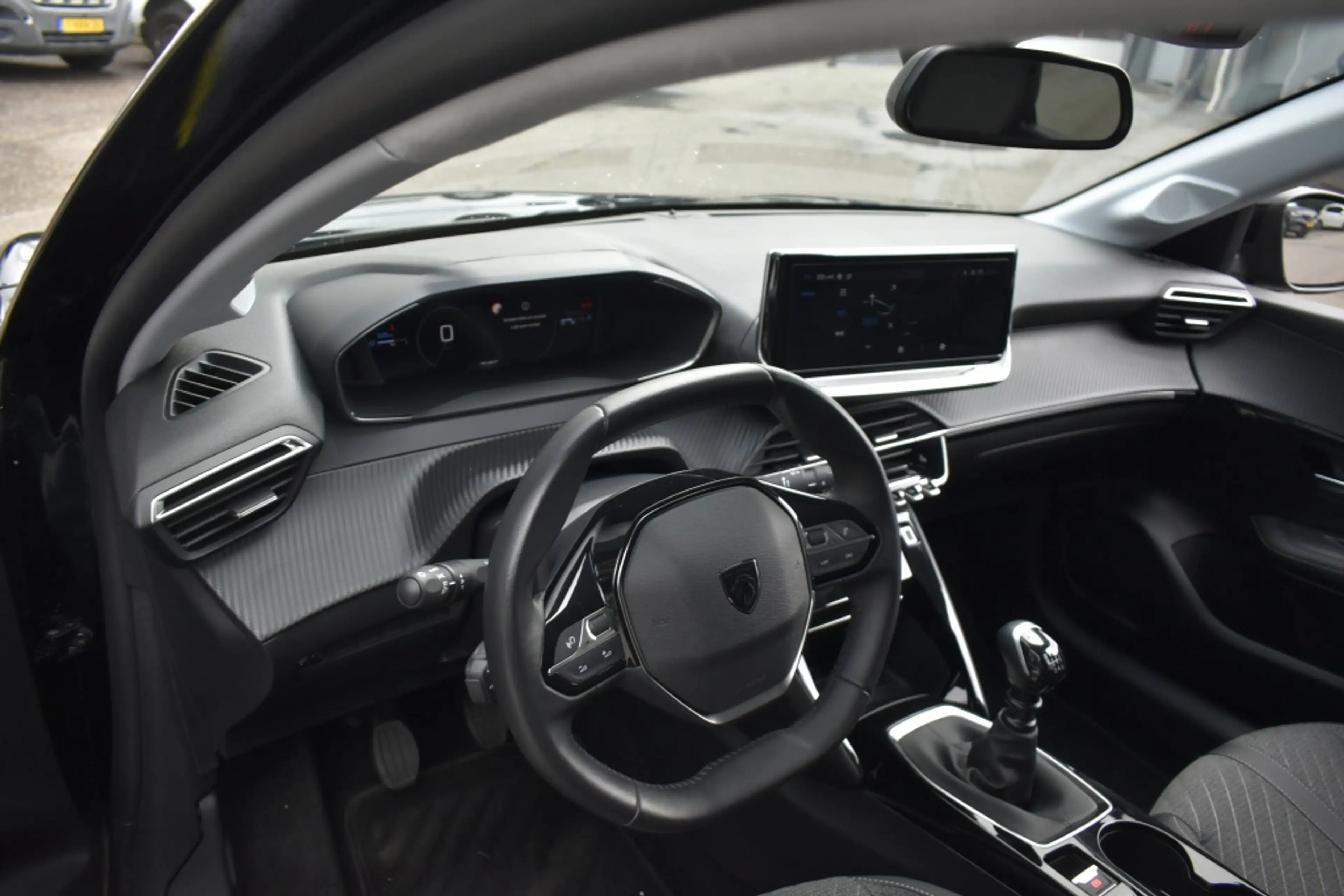 Peugeot 208 Allure — photo 11