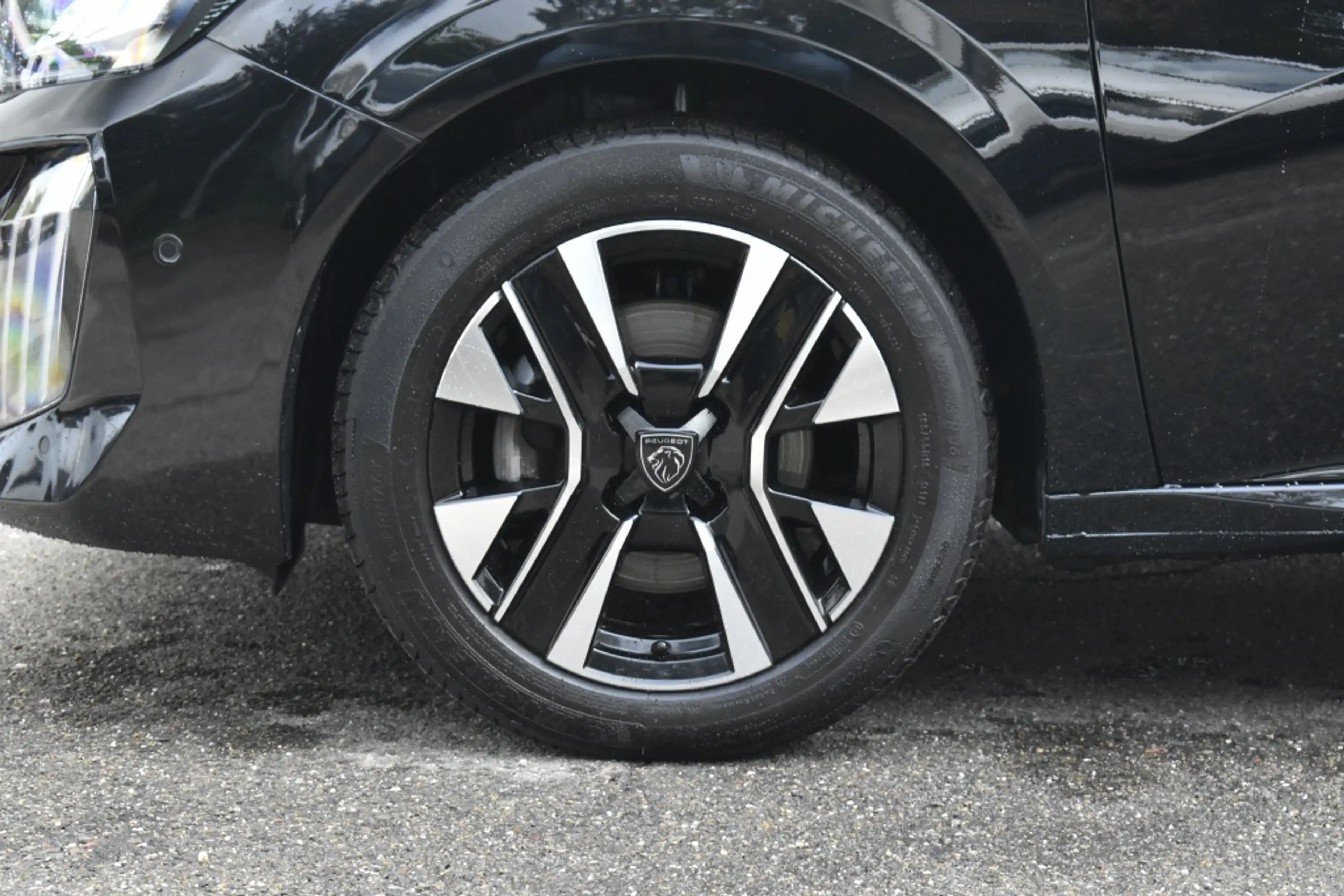 Peugeot 208 Allure — photo 17