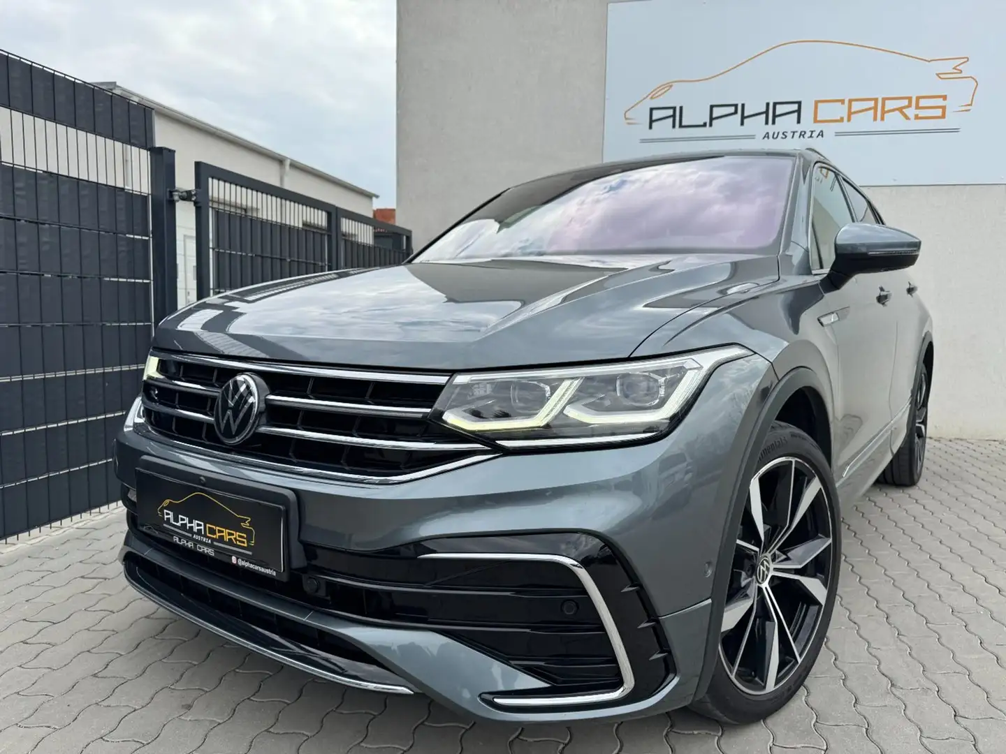 Volkswagen Tiguan Allspace 2.0 TDI R-Line 4Motion Grau - 1