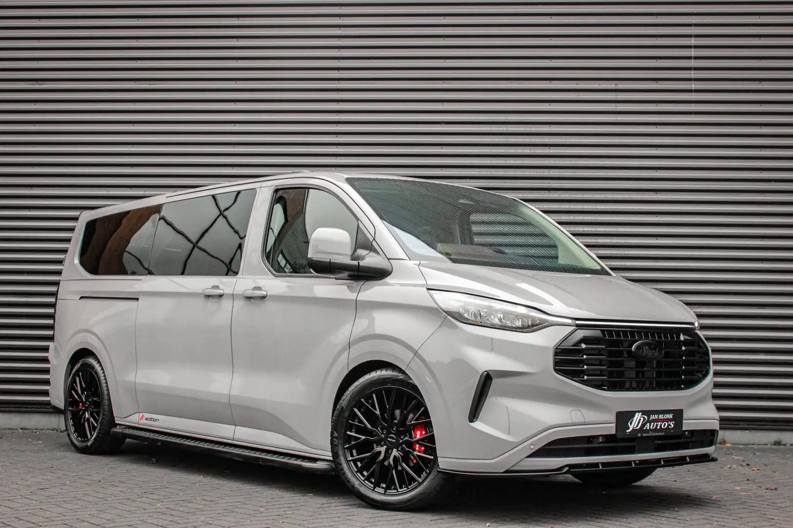 Ford Transit Custom 2.0 TDCI L2H1 170PK Limited DC / DUBBEL CABINE / J Grijs - 2