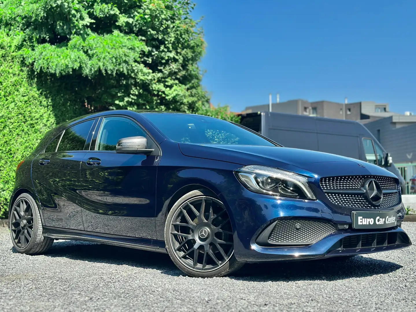 Mercedes-Benz A 180 1.6i AMG LINE / ALCANTARA /SEAT HEATING / CAMERA Blauw - 2