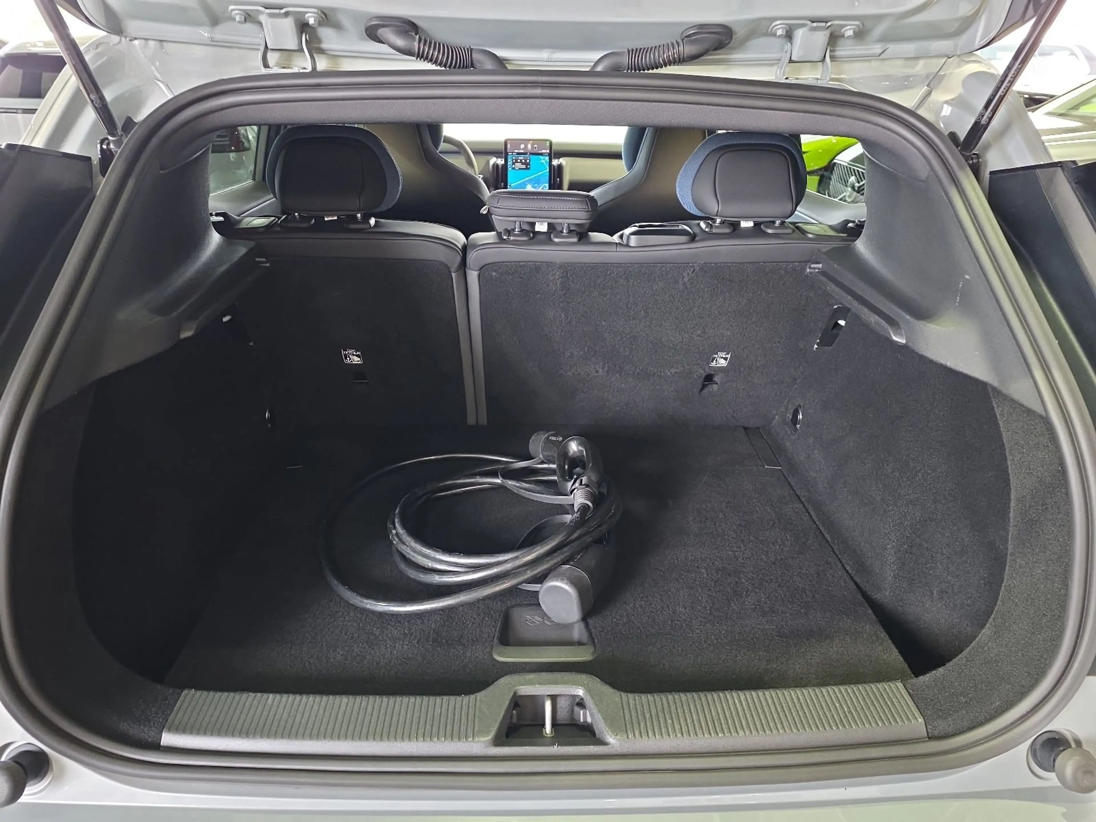 Volvo EX30 Core Extended Range ACC BLIS WinterPaket — photo 14