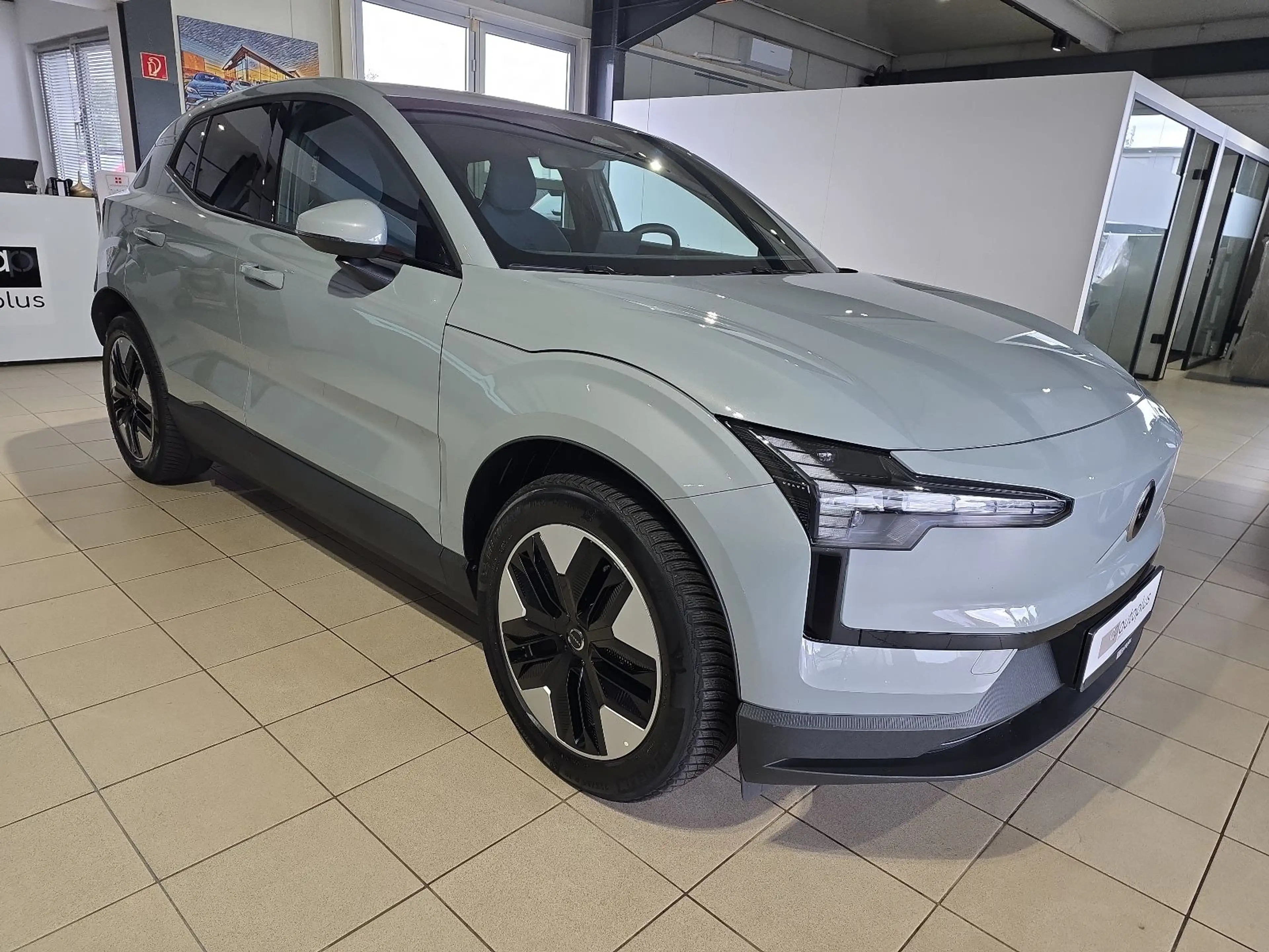 Volvo EX30 Core Extended Range ACC BLIS WinterPaket — photo 5