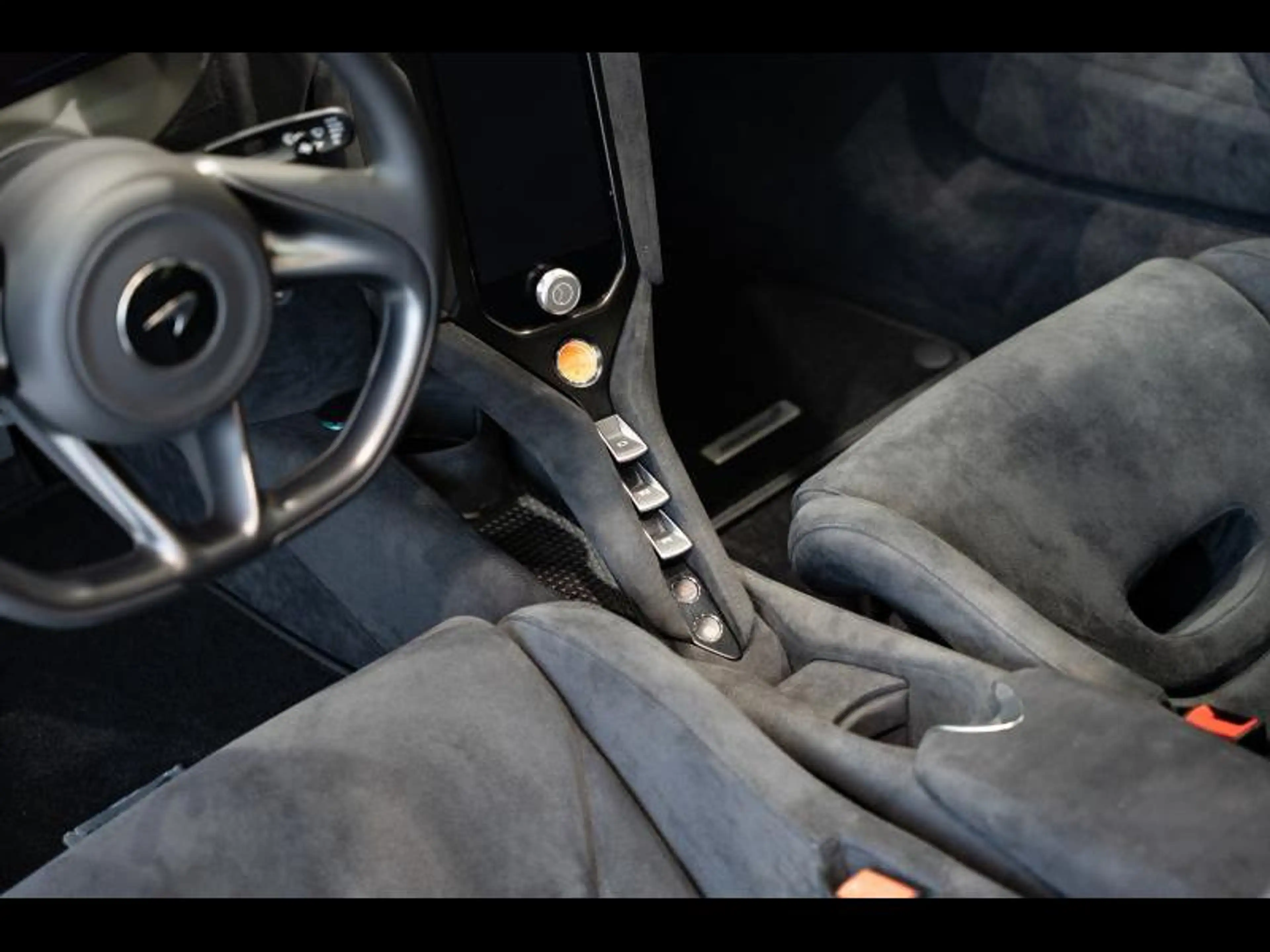 McLaren 750S S — photo 14
