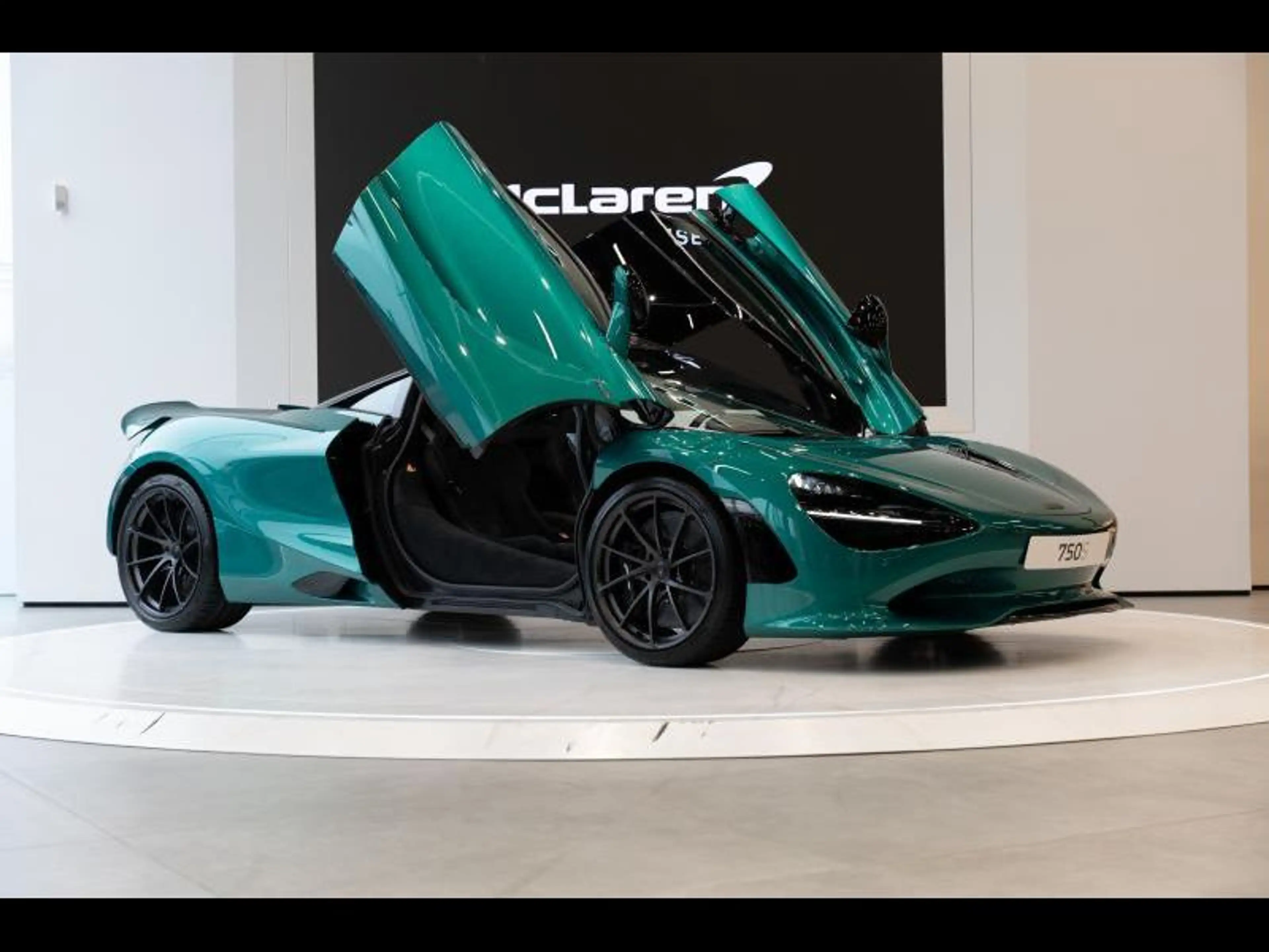 McLaren 750S S — photo 2