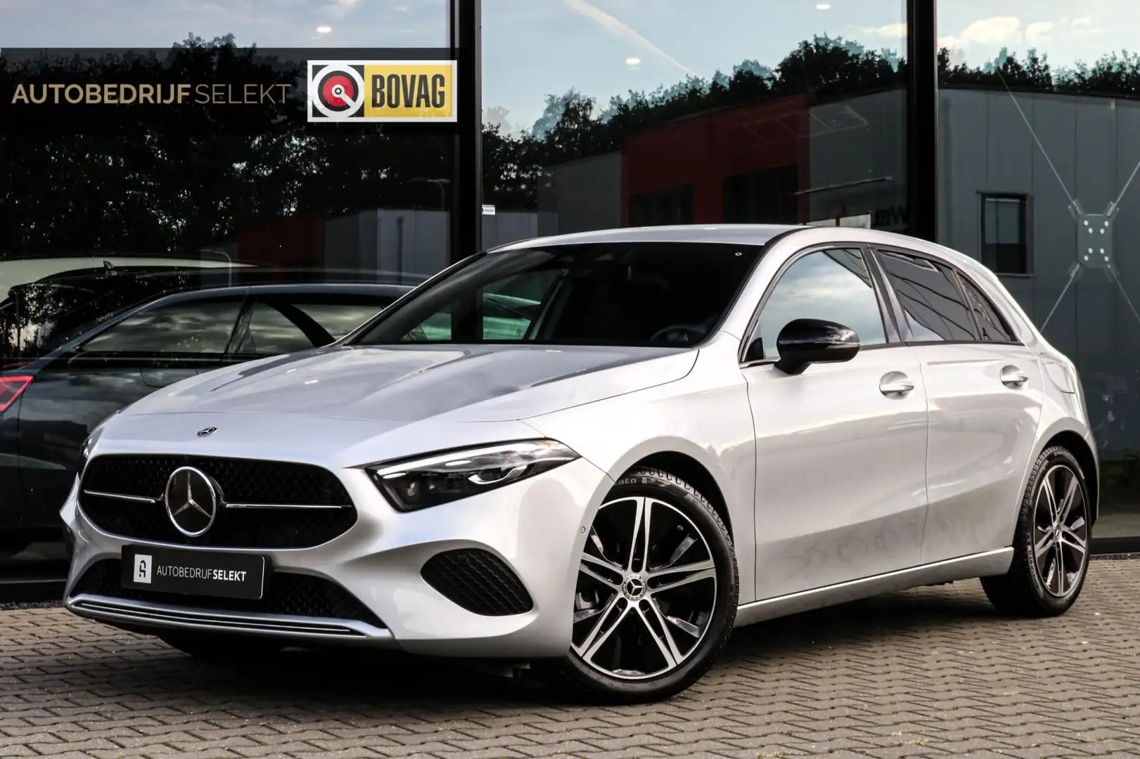 Mercedes-Benz A 180 Luxury Line - MULTIBEAM LED - CAMERA - ACC - A180 Gris - 1