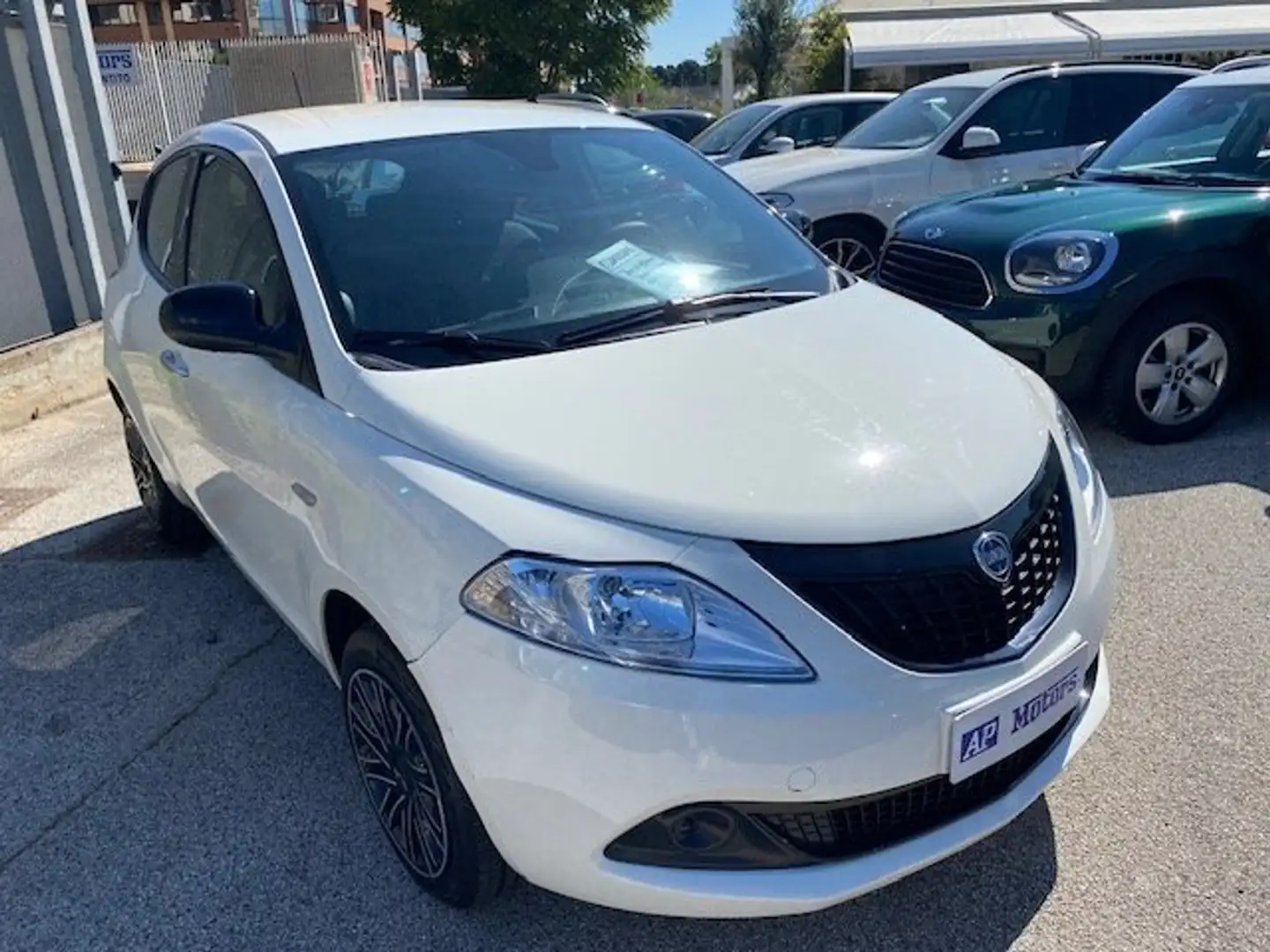 Lancia Ypsilon 1.0 firefly hybrid Silver Plus s Bianco - 1