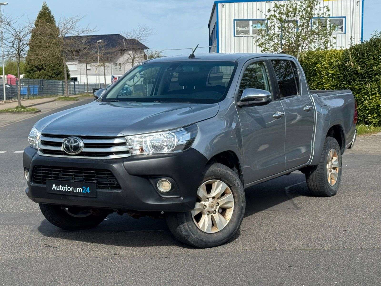 Second hand Toyota Hilux 2.4