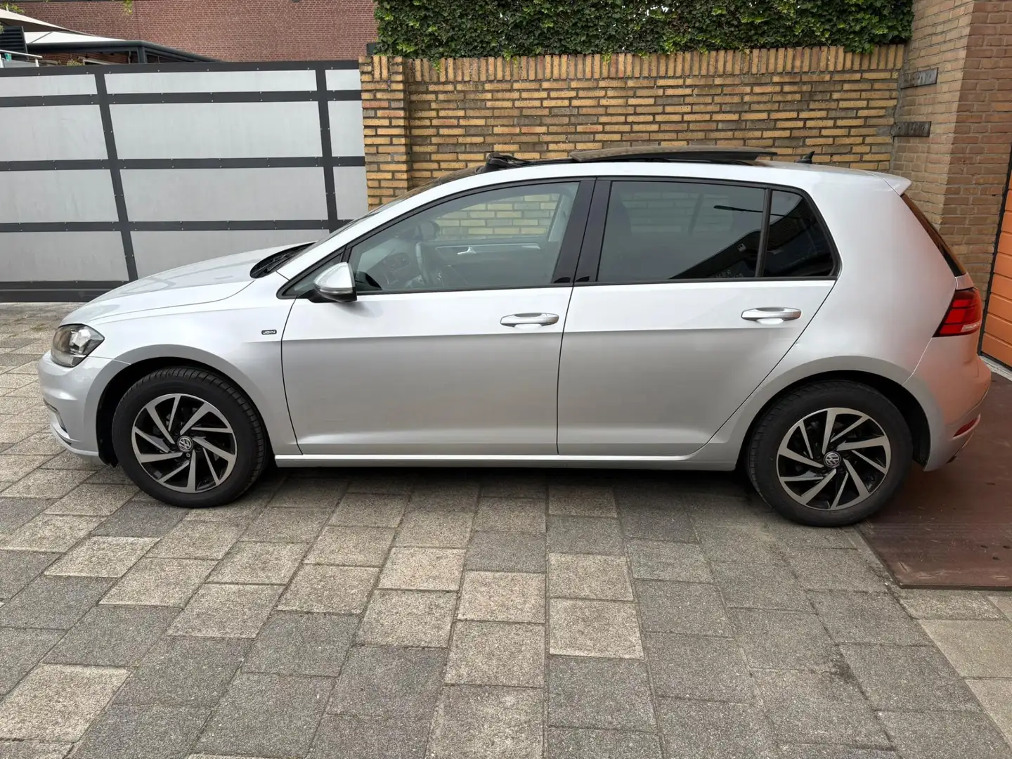 Volkswagen Golf 1.0 TSI Comfortline Business Silber - 2
