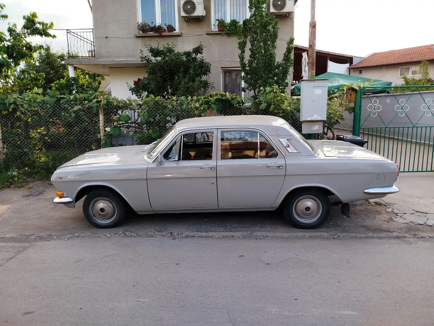 GAZ 2401 Volga - 1
