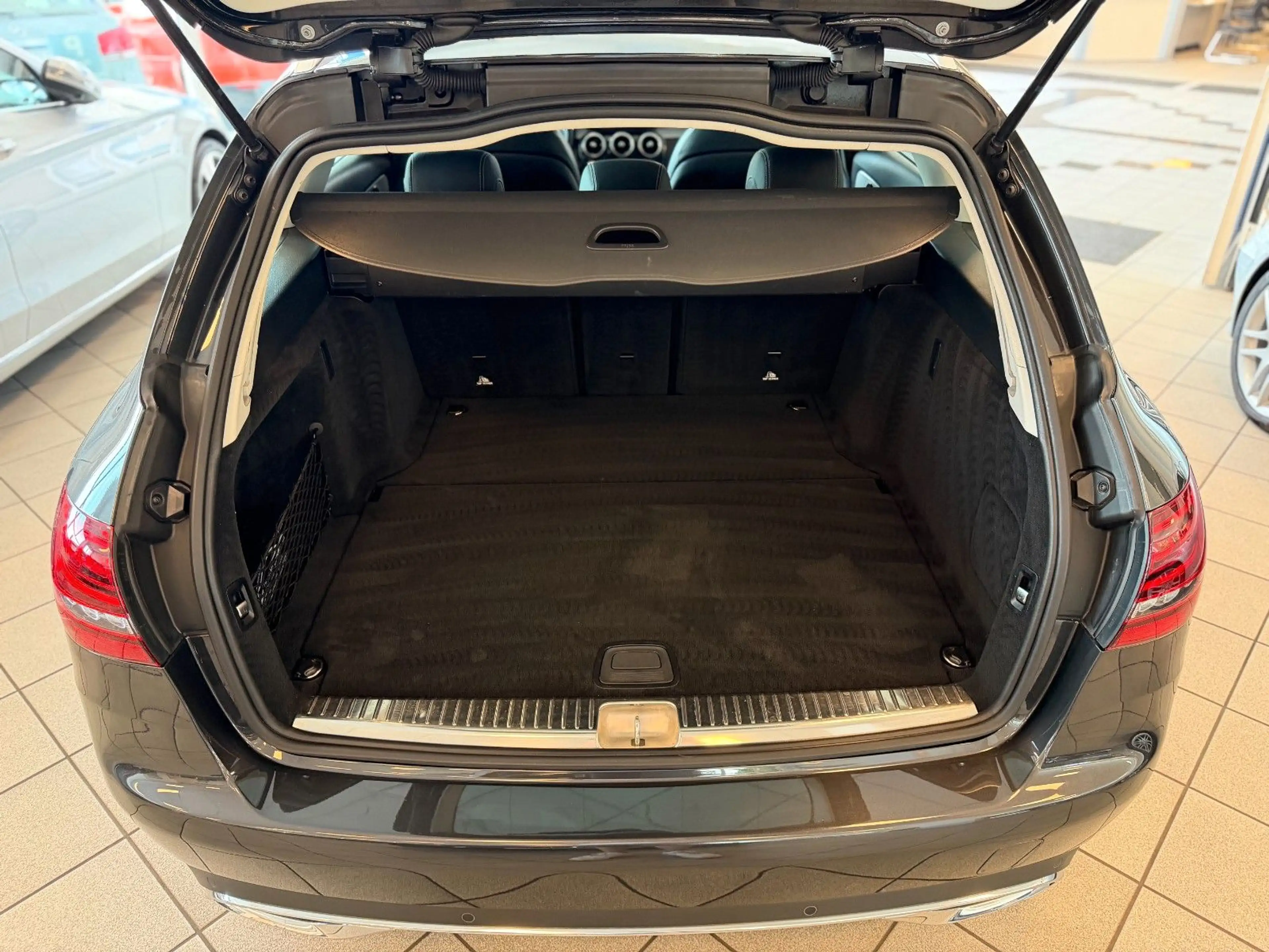 Mercedes-Benz C 180 T Ava 9G-Tr. LED AHK Pano Rü-Ka CarPlay — photo 6