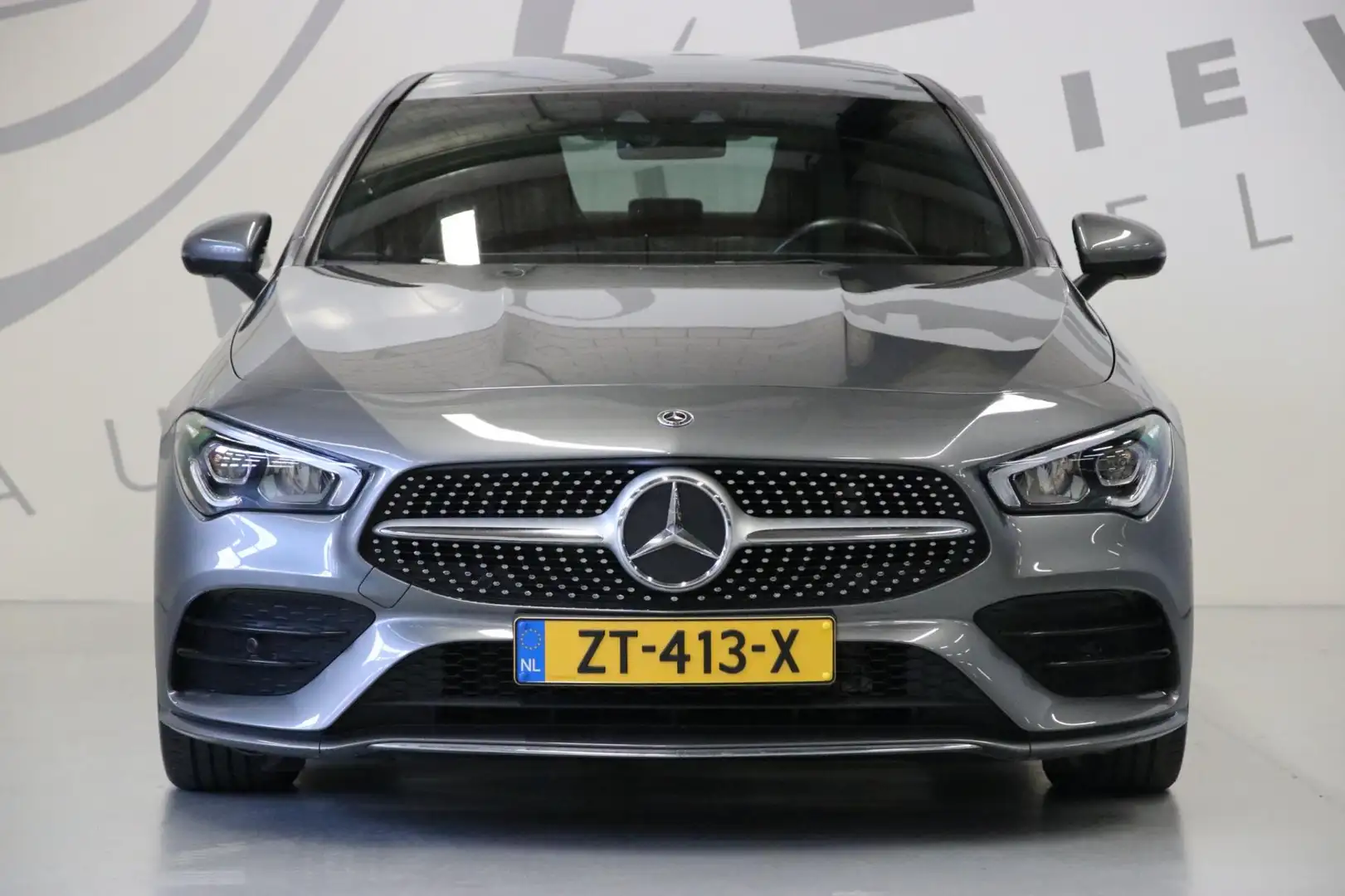 Mercedes-Benz CLA 180 AMG-line/AMG-styling/Panorama dak/NAP Grijs - 2