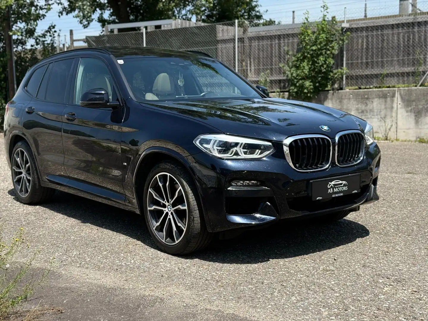BMW X3 xDrive30e Schwarz - 1