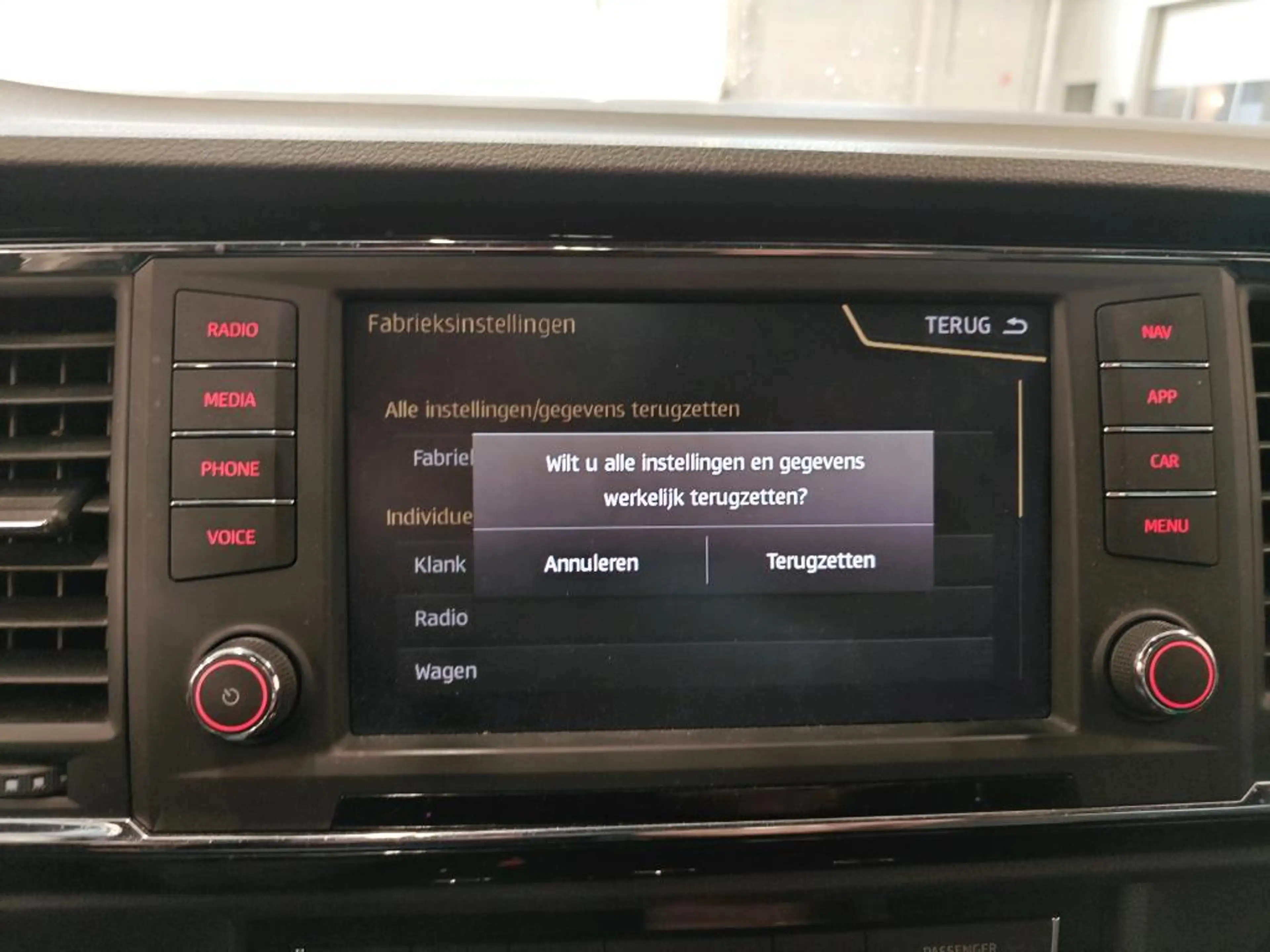 SEAT Ateca 1.4 TSI FR Busi Intense DSG-7 5d + PANO TREKHAAK 3 — photo 13