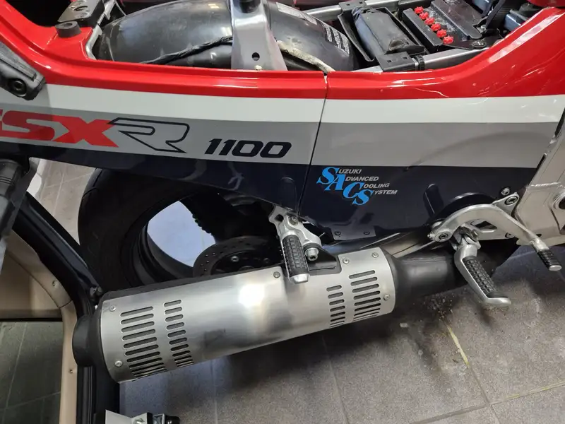 Suzuki GSX-R 1100 - foto 8