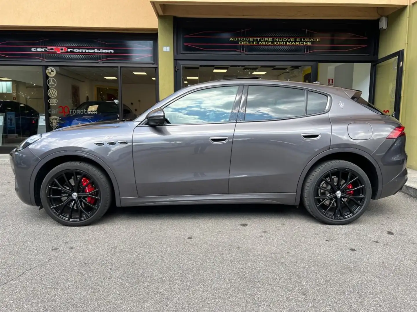 Maserati Grecale MHEV 300 CV AWD GT Grau - 2