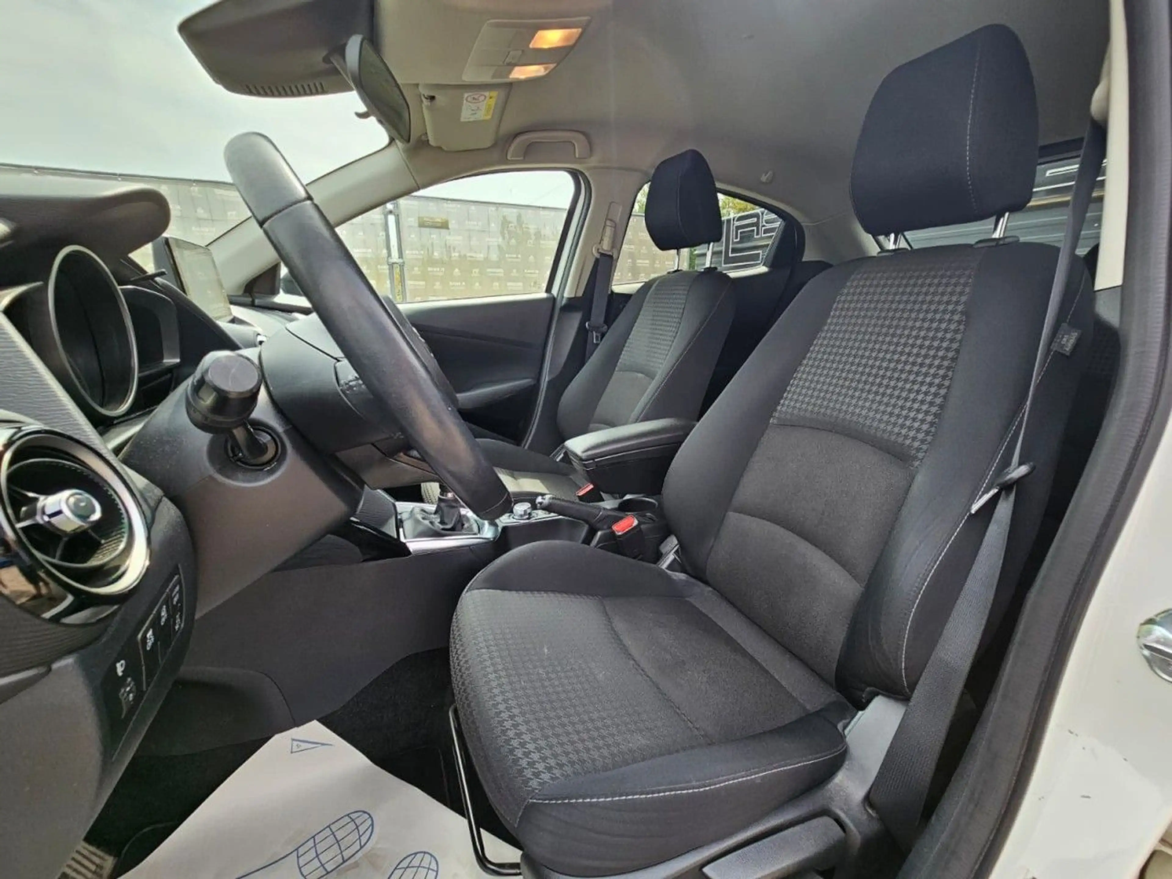 Mazda 2 Lim.1.5 Sports-Line SHZ TEMPO MFL SPURAS KLIMA — photo 7