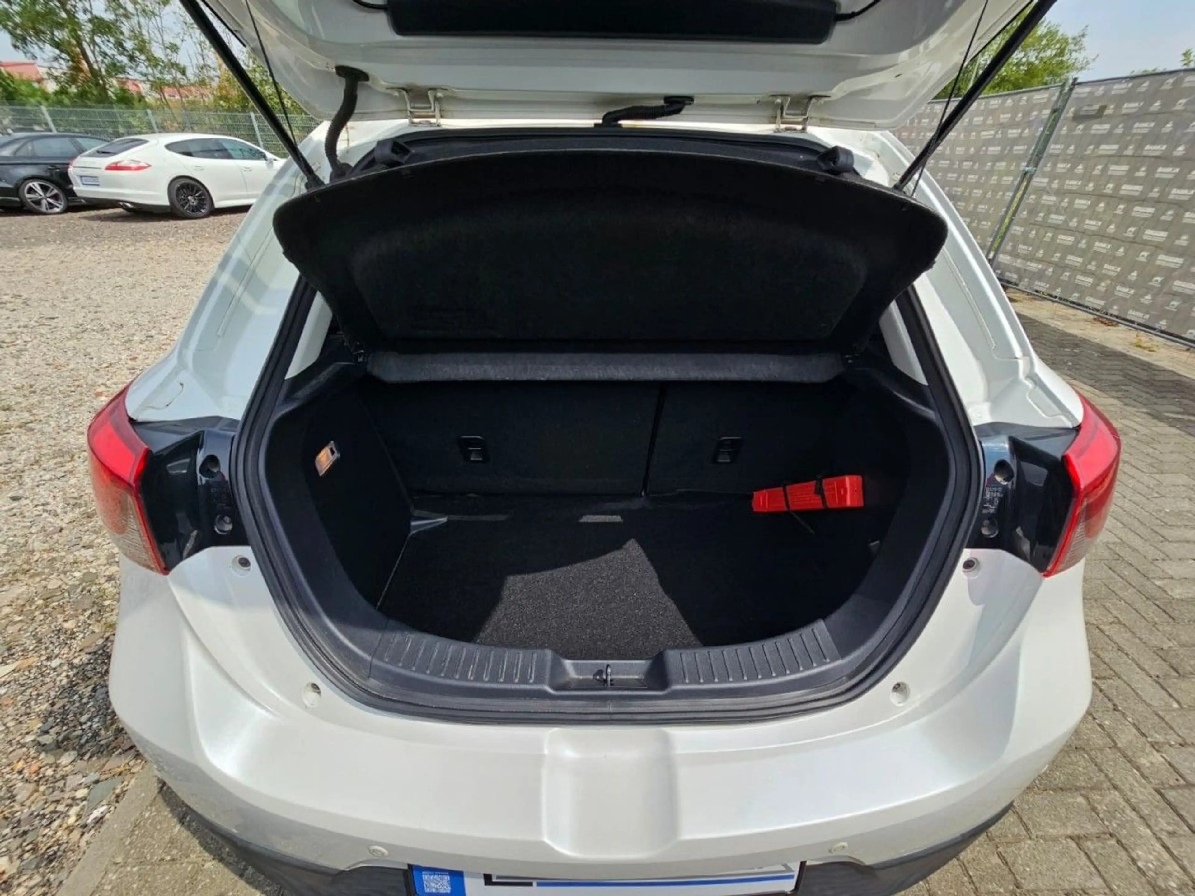 Mazda 2 Lim.1.5 Sports-Line SHZ TEMPO MFL SPURAS KLIMA — photo 11
