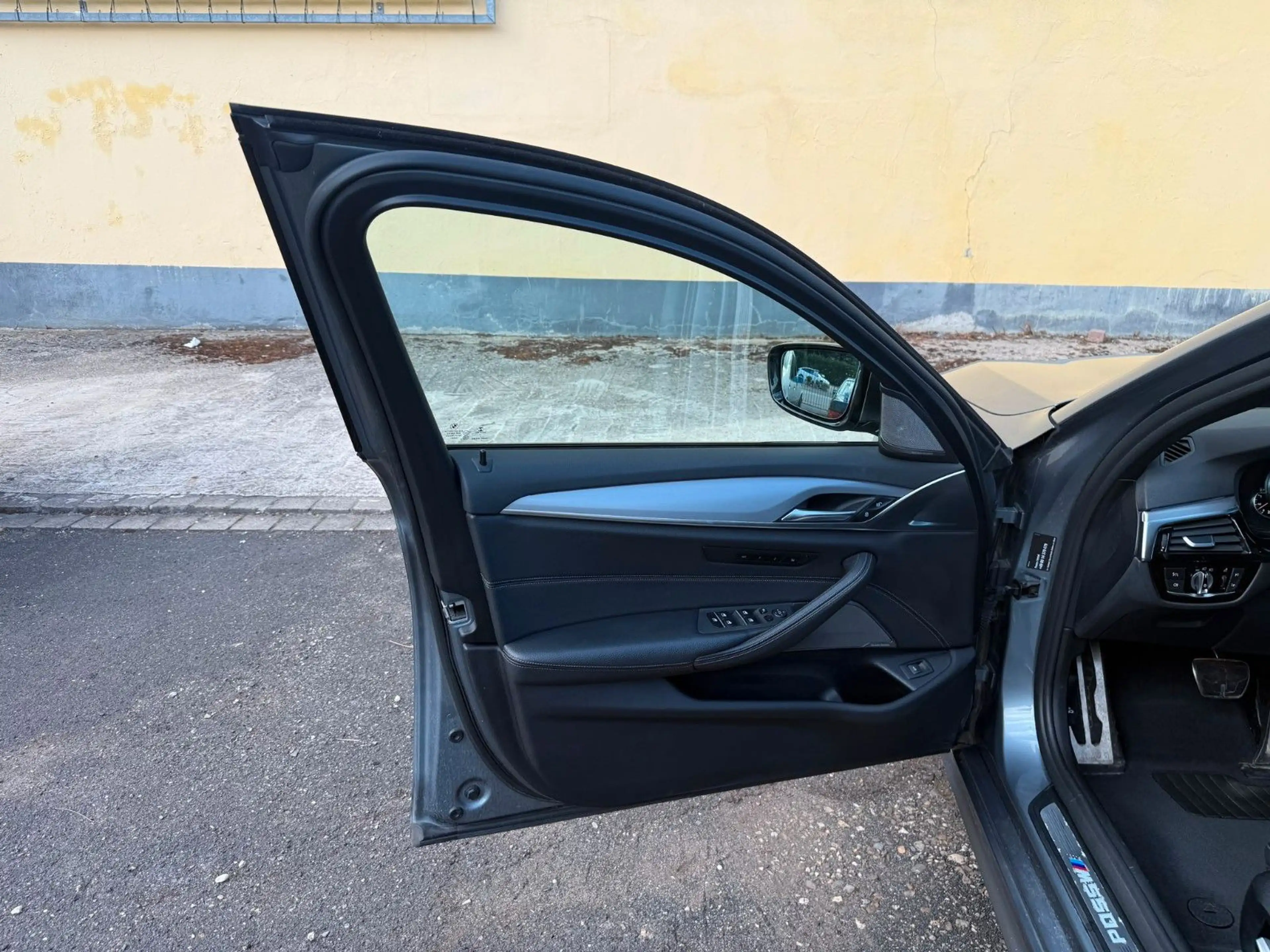 BMW 550 5 Touring M550 d xDrive/ Vollausstattung/ — photo 11