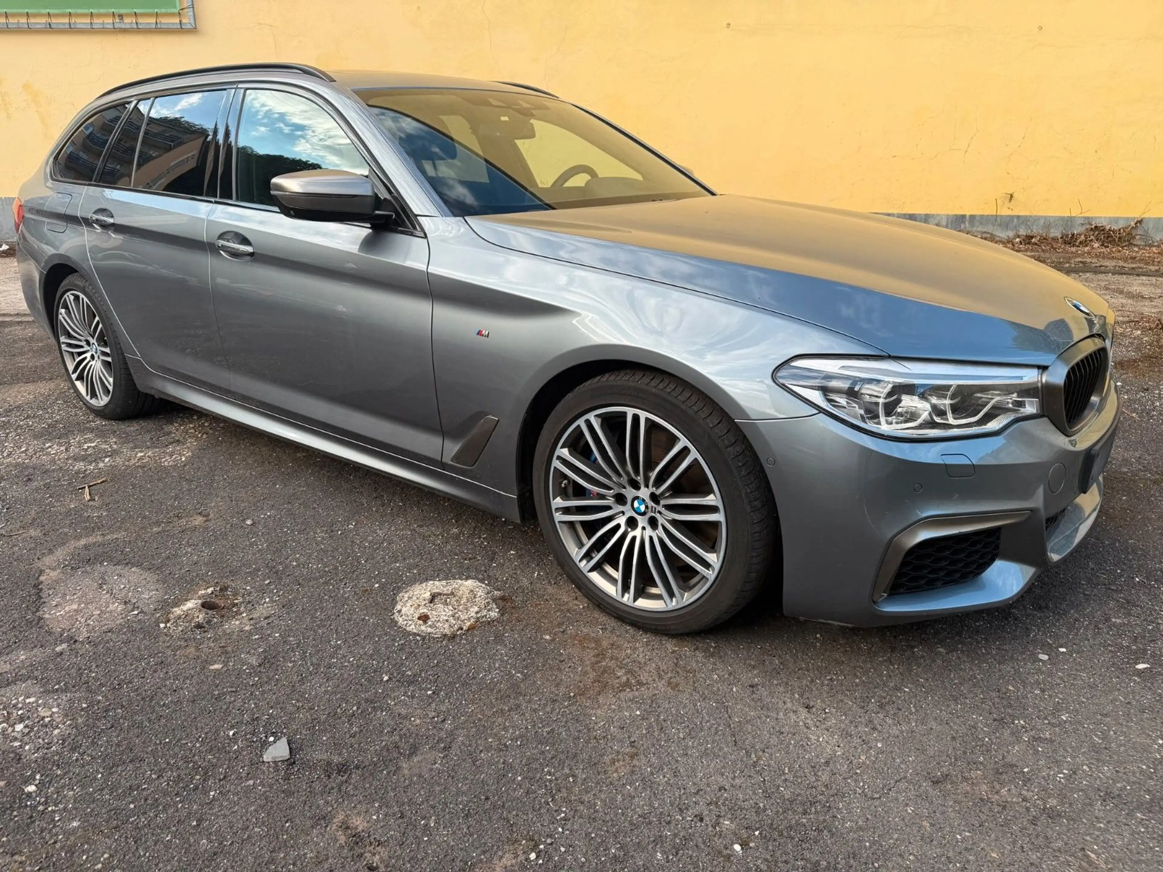BMW 550 5 Touring M550 d xDrive/ Vollausstattung/ — photo 4