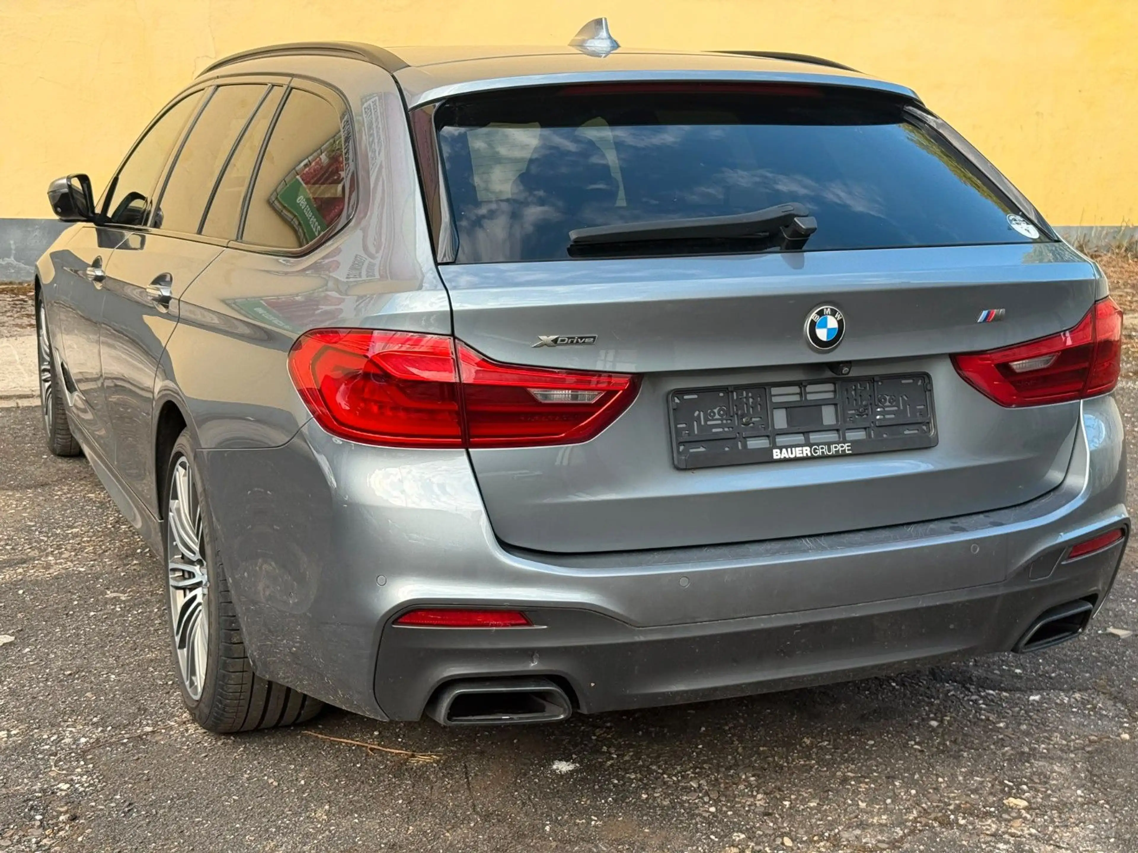 BMW 550 5 Touring M550 d xDrive/ Vollausstattung/ — photo 6
