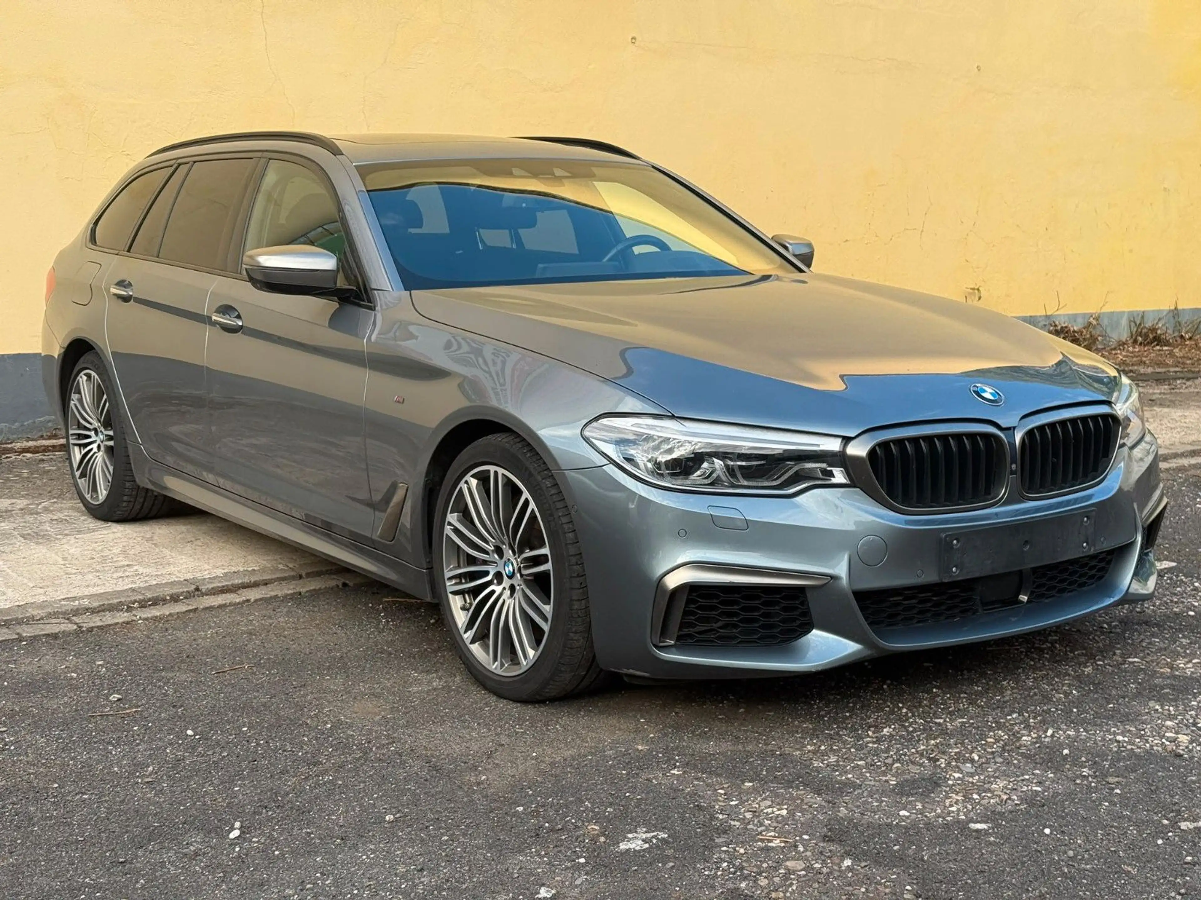 BMW 550 5 Touring M550 d xDrive/ Vollausstattung/
