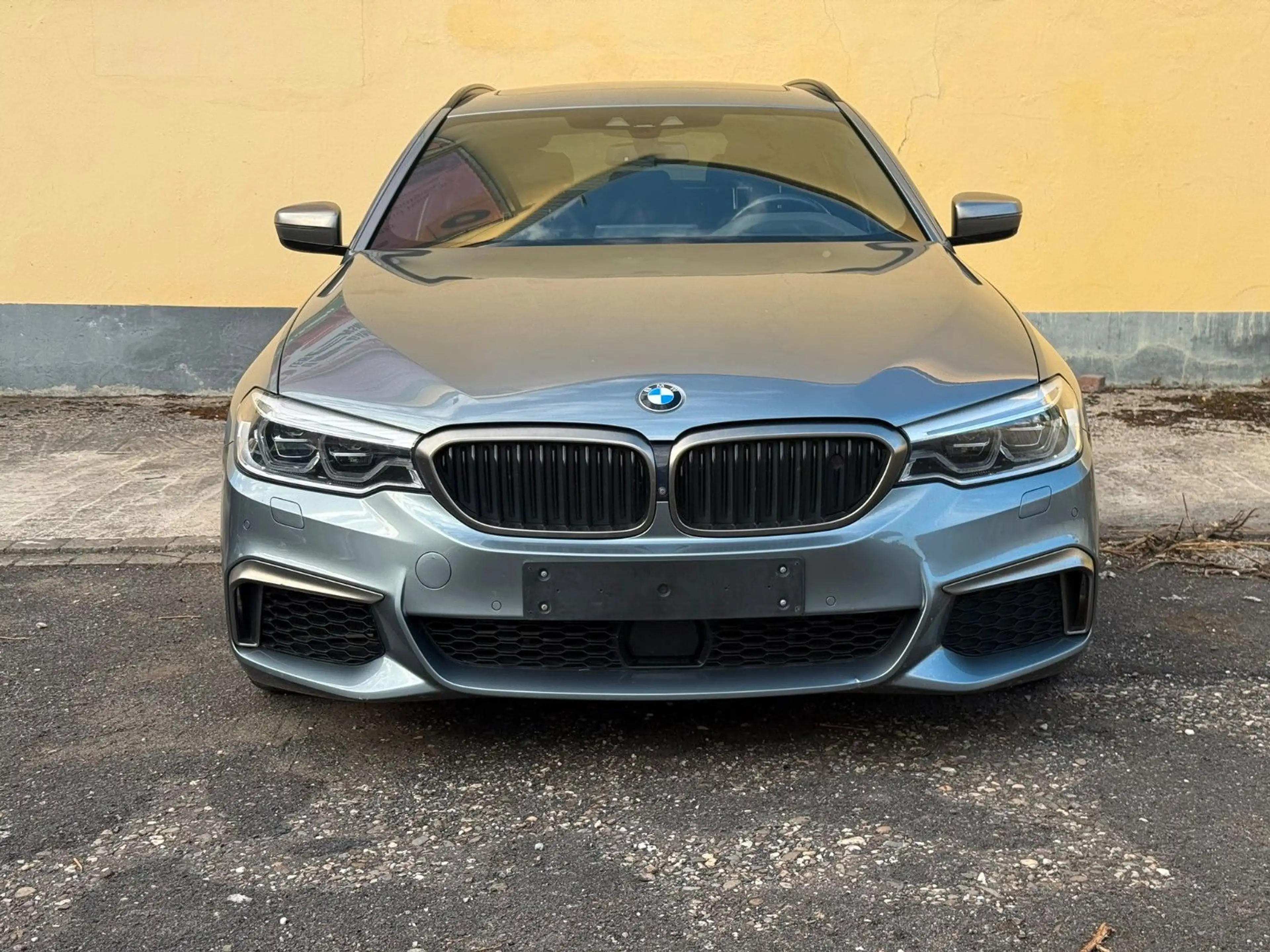 BMW 550 5 Touring M550 d xDrive/ Vollausstattung/ — photo 2