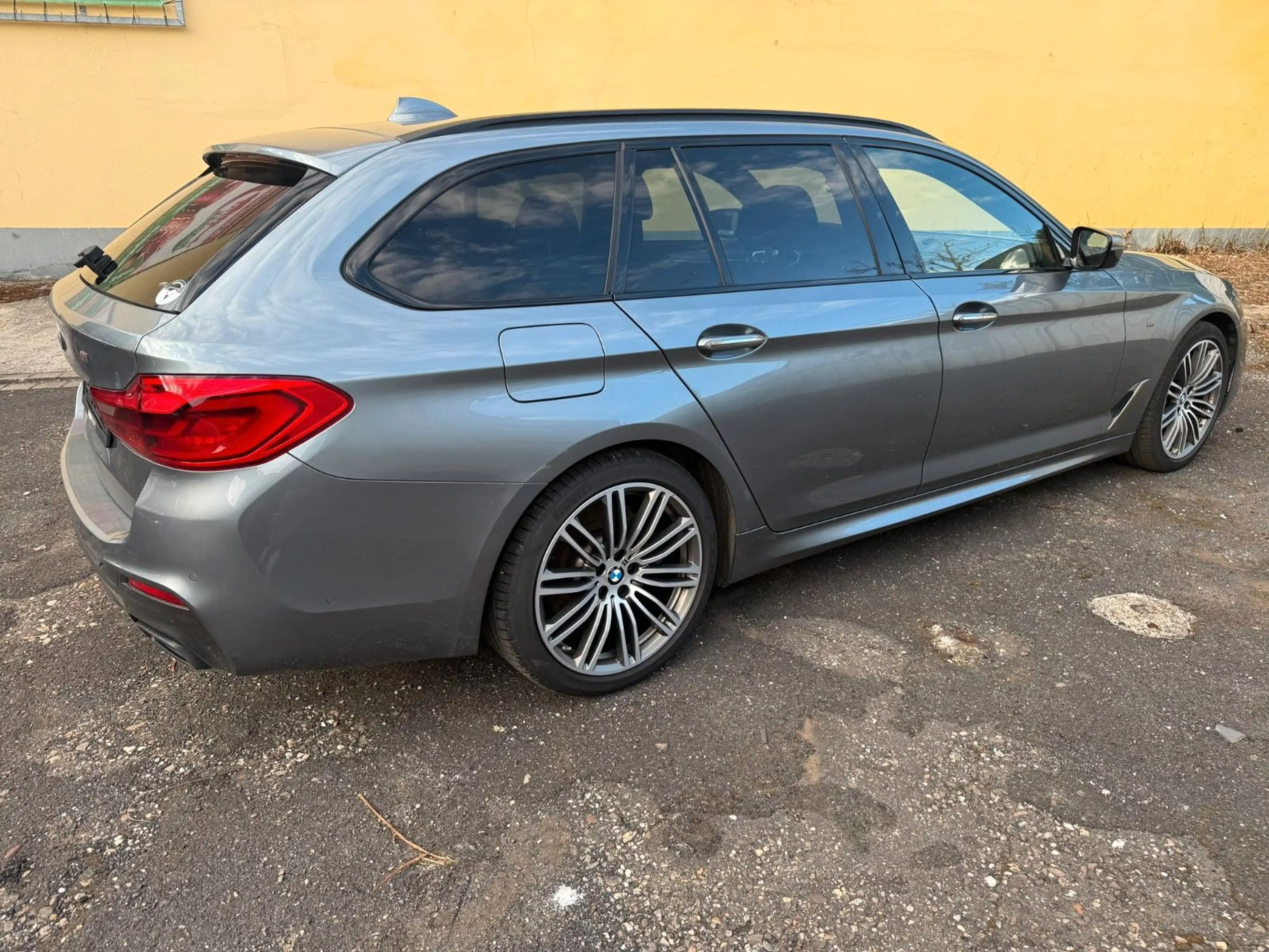 BMW 550 5 Touring M550 d xDrive/ Vollausstattung/ — photo 8