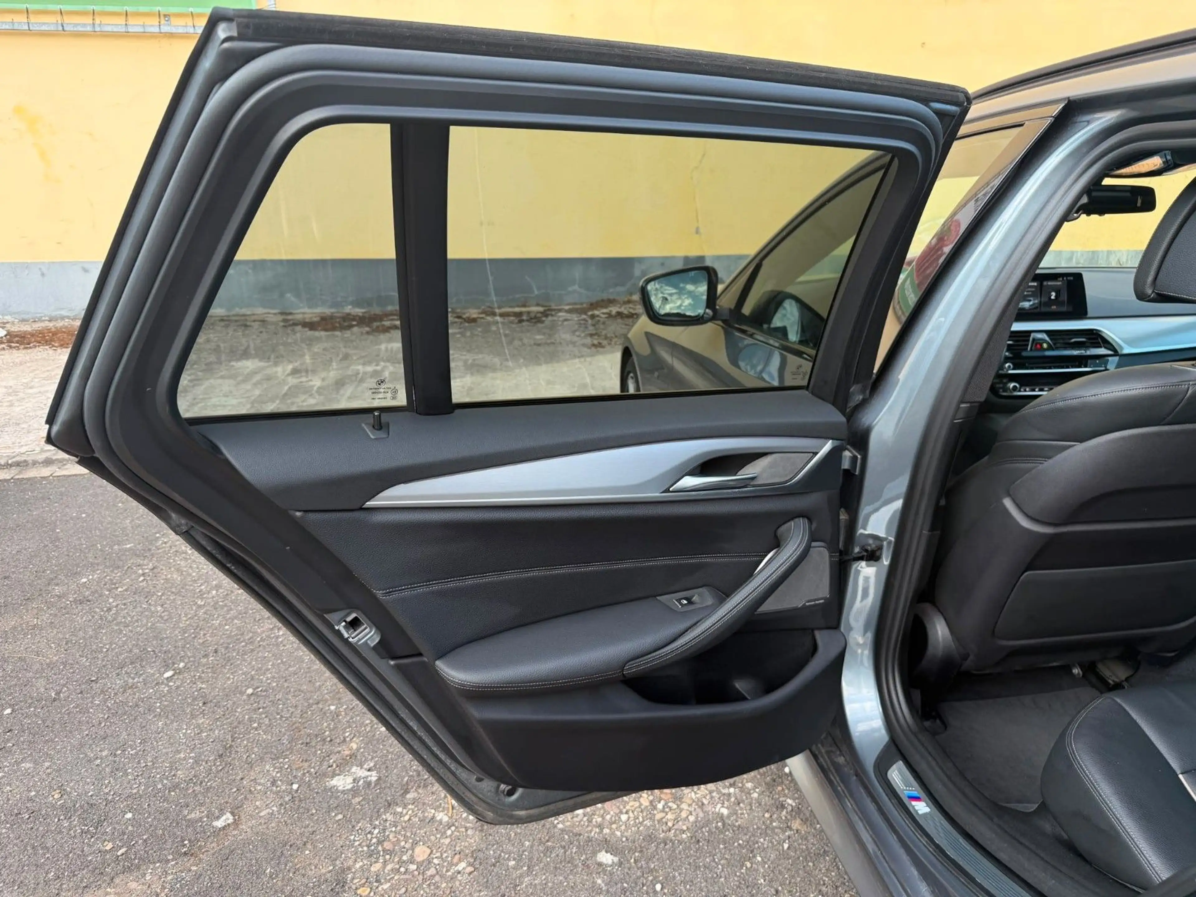 BMW 550 5 Touring M550 d xDrive/ Vollausstattung/ — photo 15