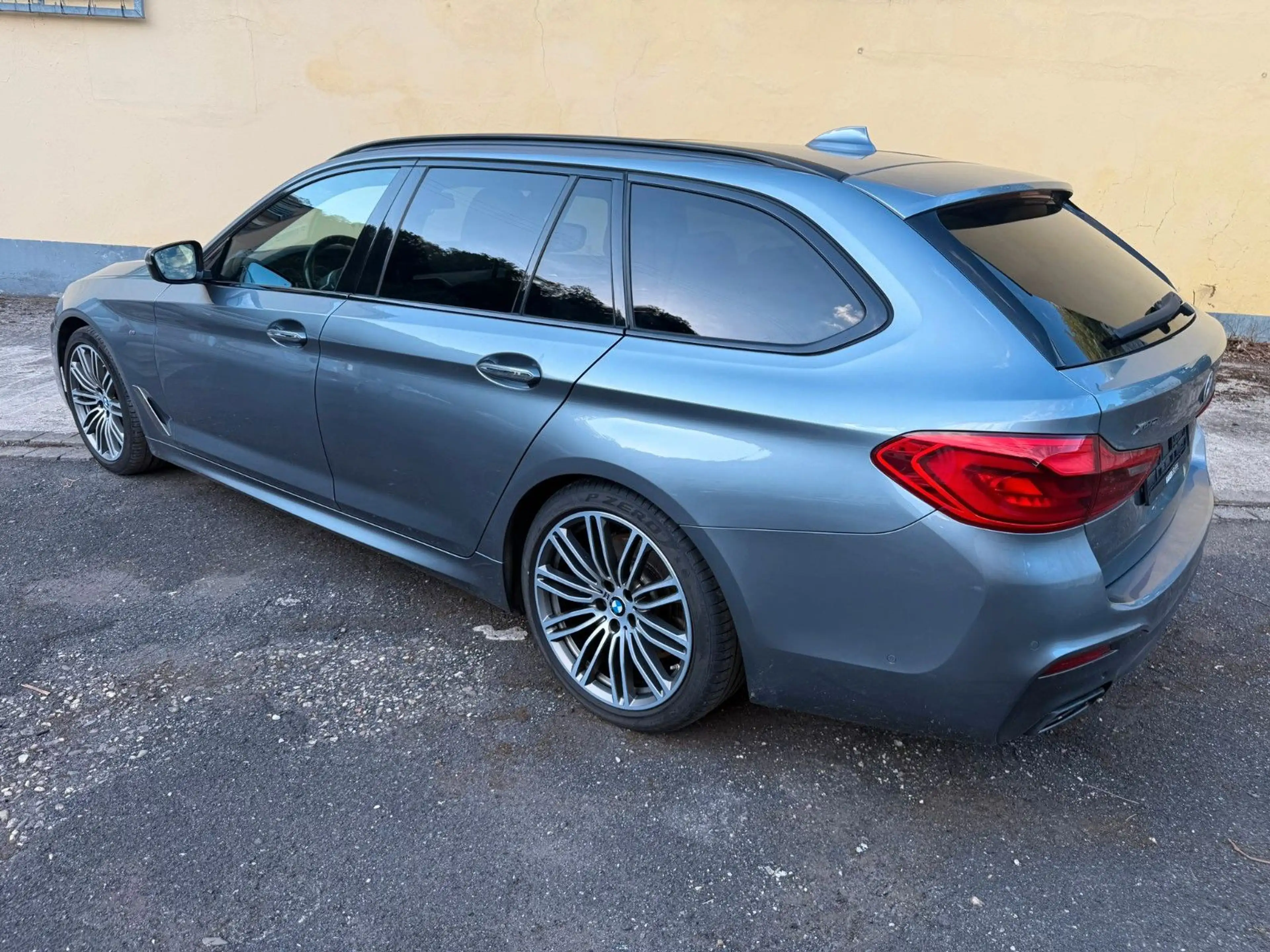 BMW 550 5 Touring M550 d xDrive/ Vollausstattung/ — photo 9