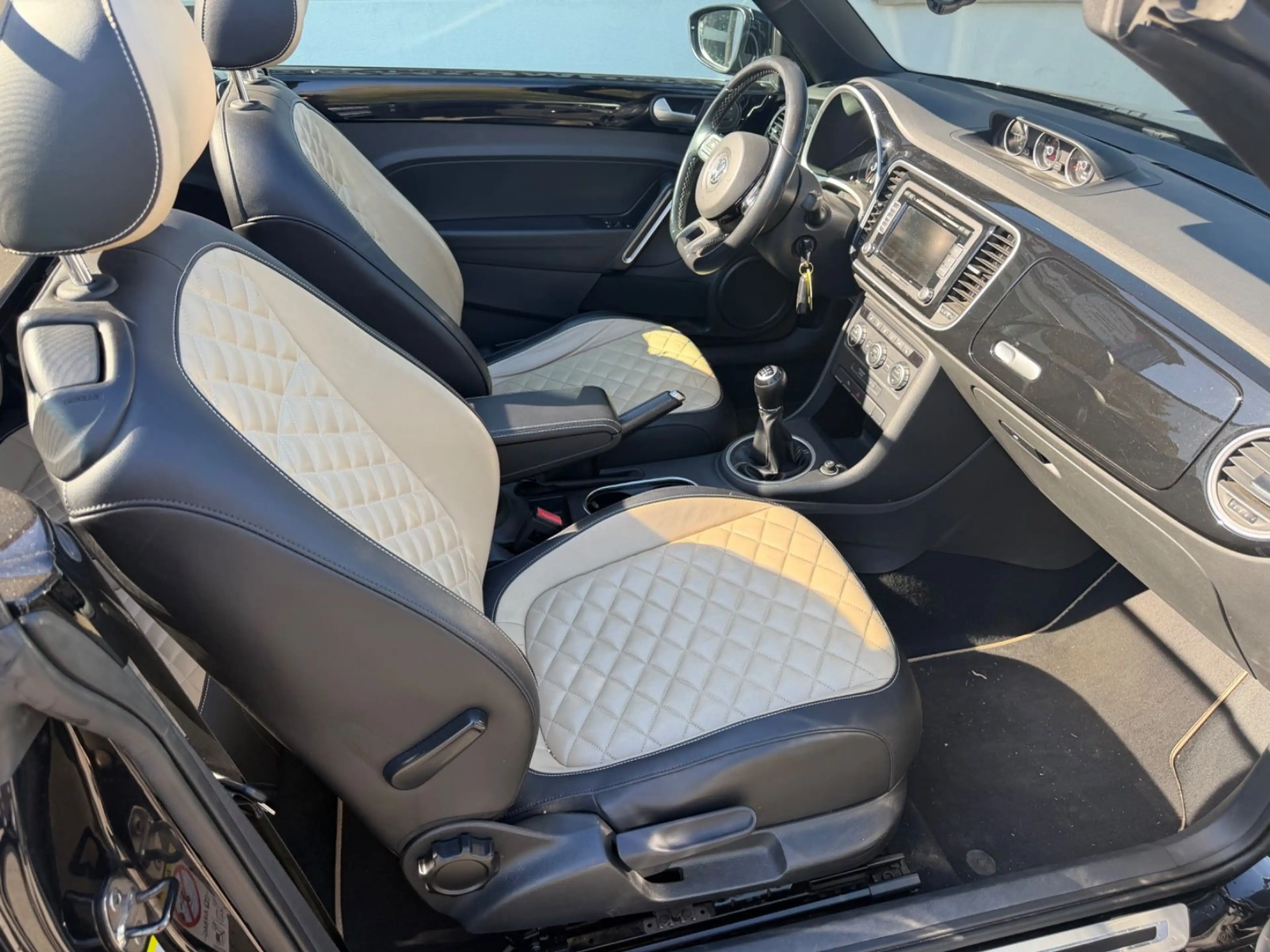 Volkswagen Beetle Cabriolet Exclusive Design — photo 6