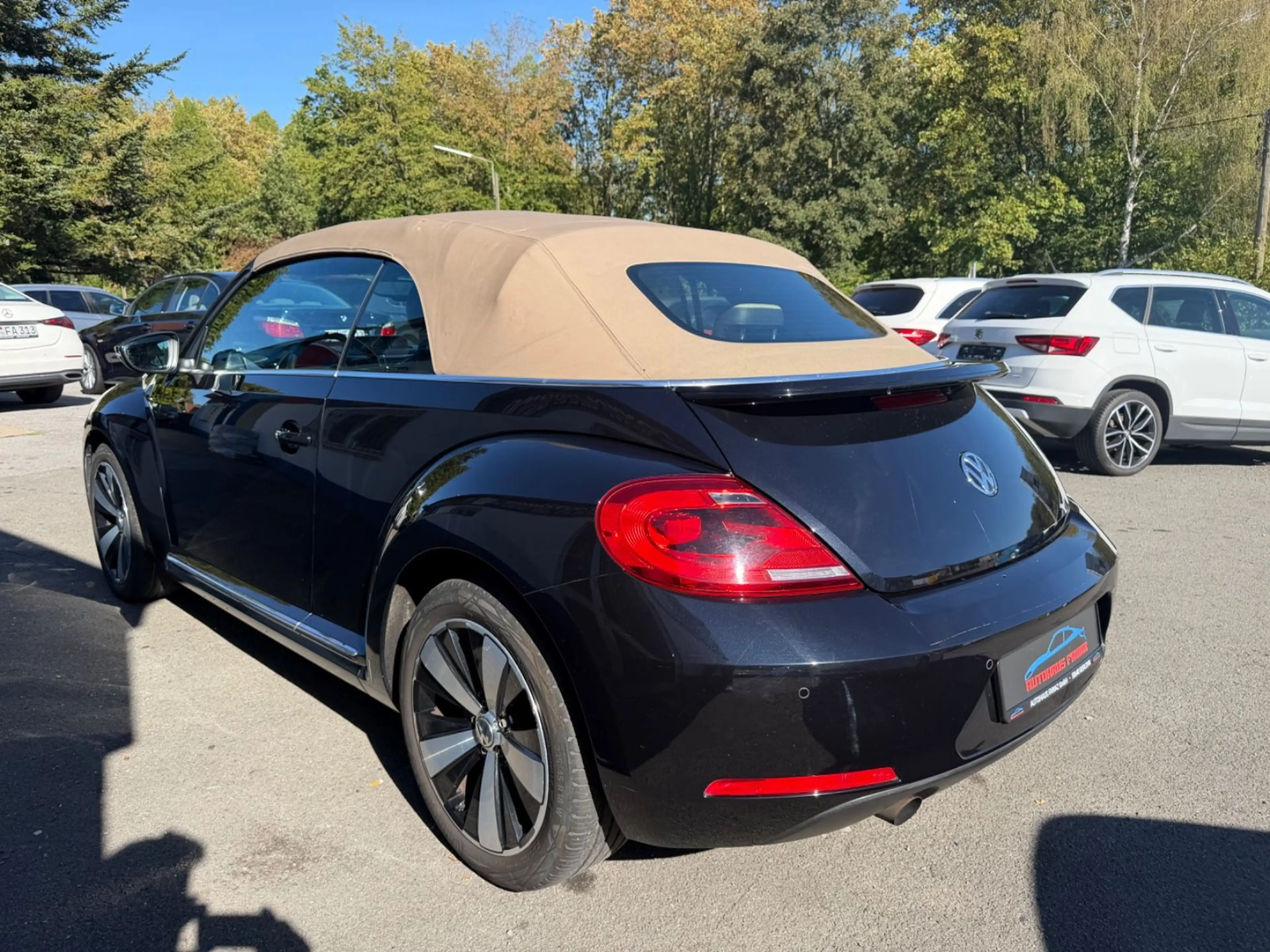 Volkswagen Beetle Cabriolet Exclusive Design — photo 3
