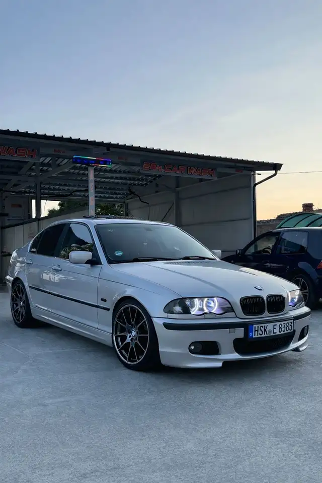 BMW 320i, foto 1