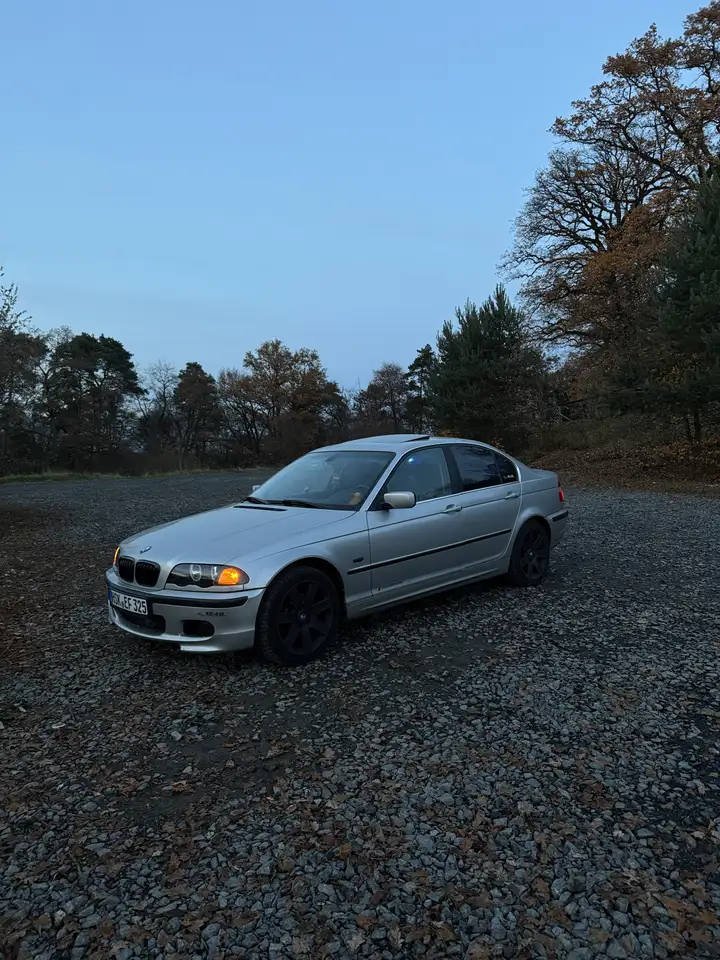 BMW 320i, foto 2