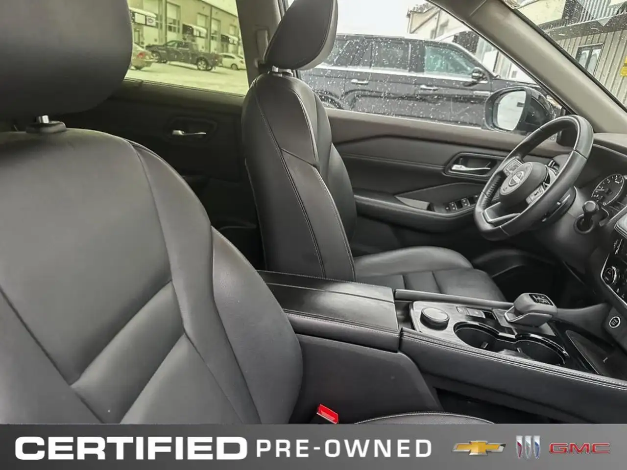 Nissan Rogue снимка Nissan Rogue