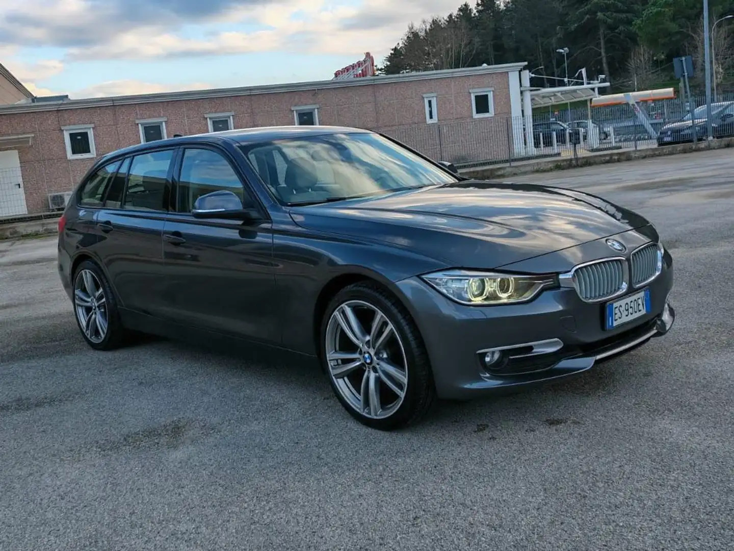 BMW 320 320d Touring Modern Gris - 2