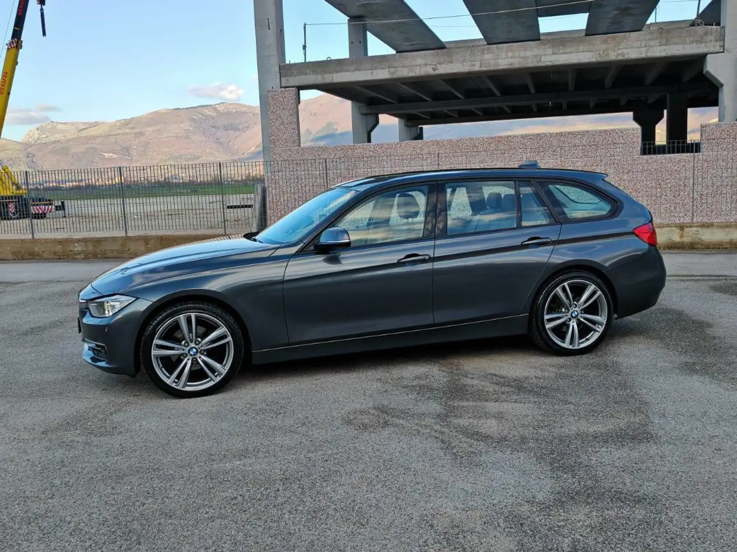 BMW 320 320d Touring Modern Gris - 1