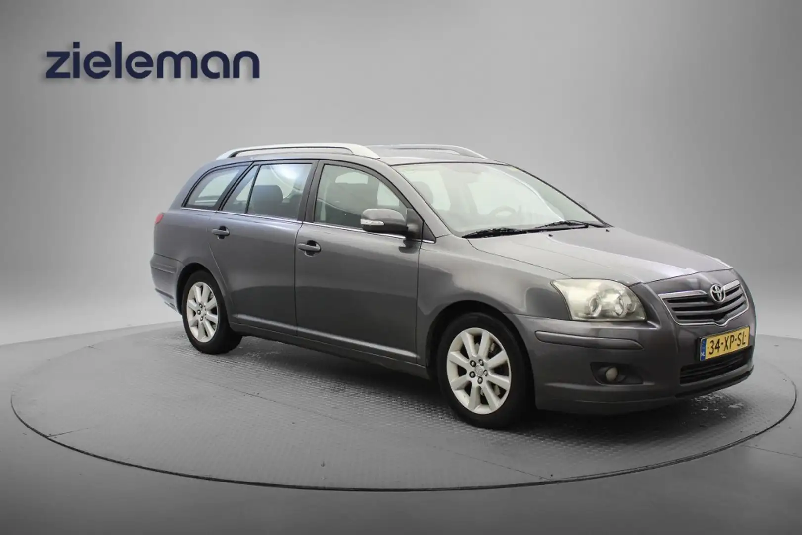Toyota Avensis 2.0 D-4D-F Luna - Clima, Cruise, Trekhaak Gris - 1