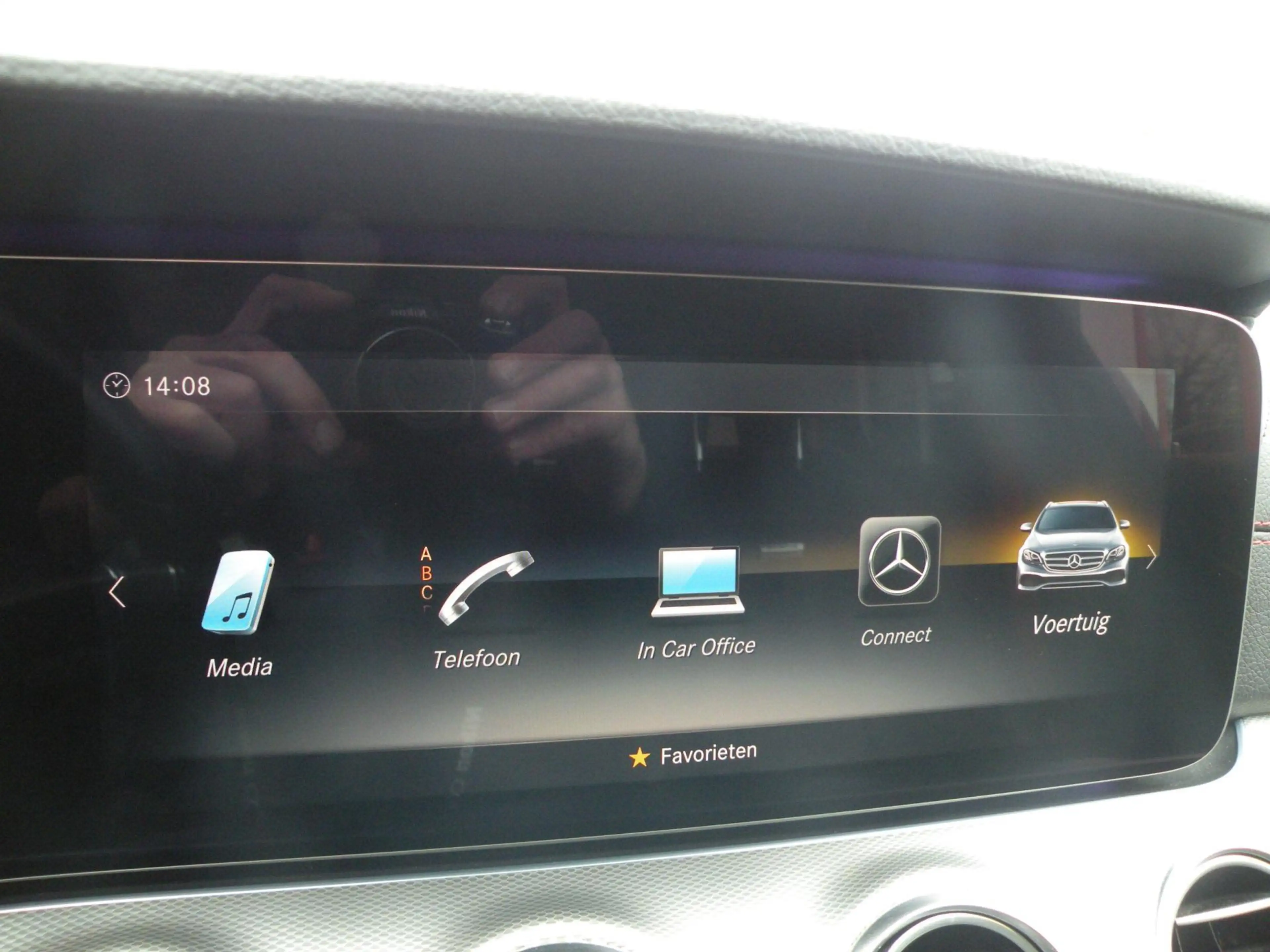 Mercedes-Benz E 43 AMG Estate 4MATIC Premium Plus — photo 25