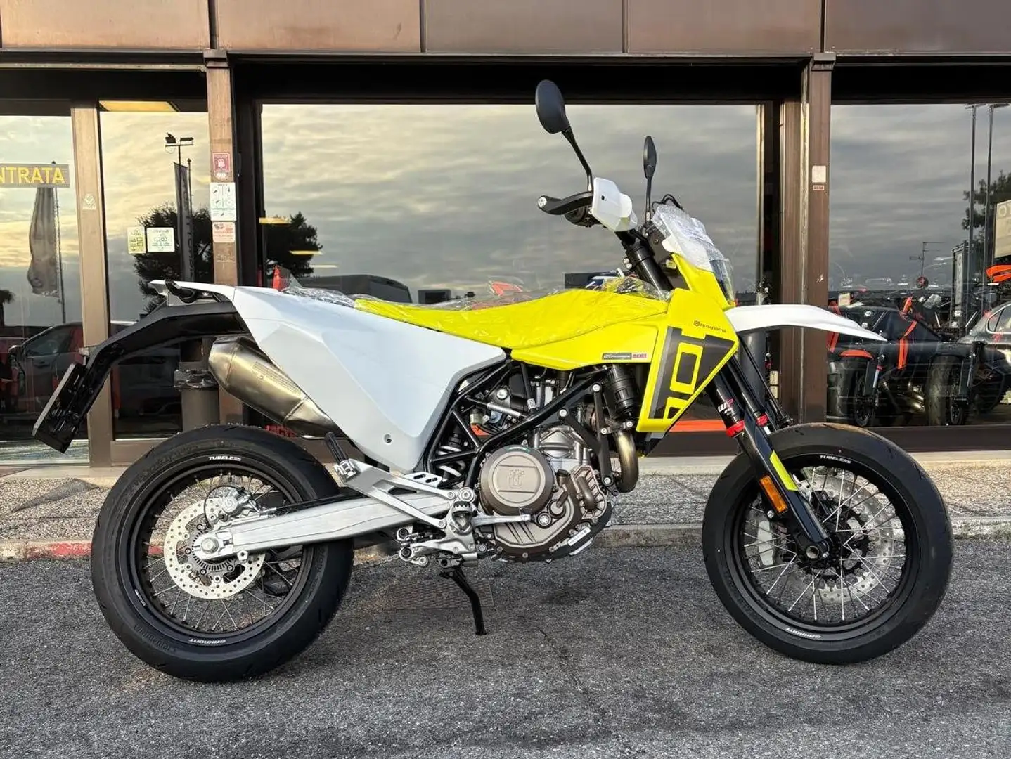 Husqvarna 701 Supermoto Giallo - 2