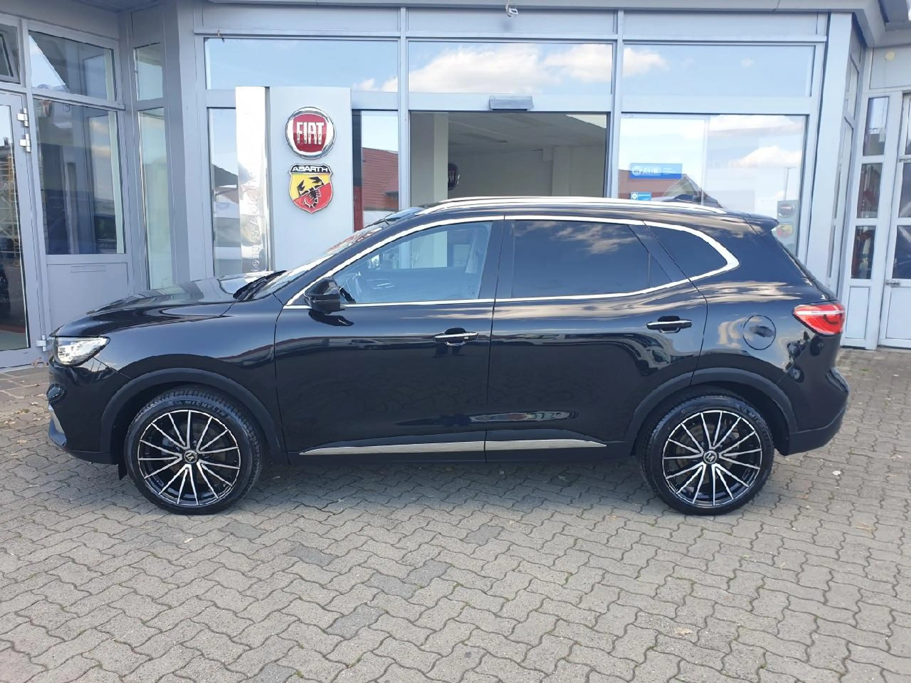 MG EHS Luxury PHEV — photo 3
