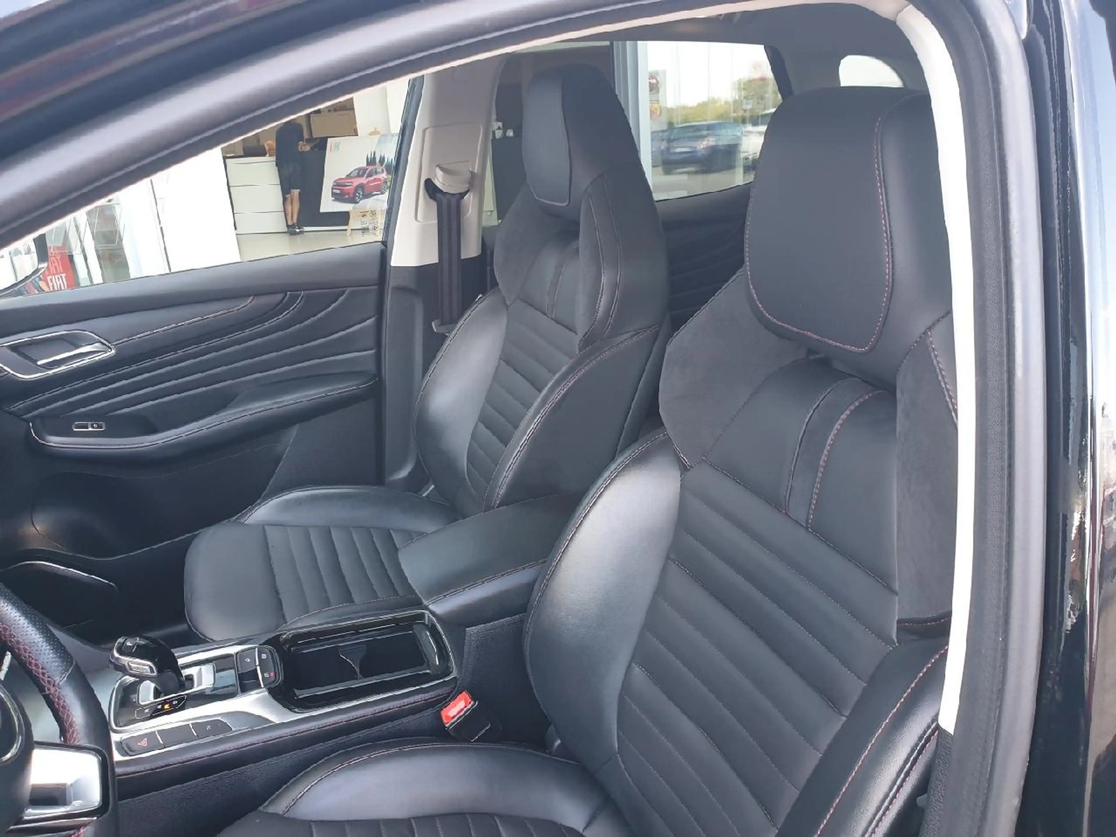 MG EHS Luxury PHEV — photo 6
