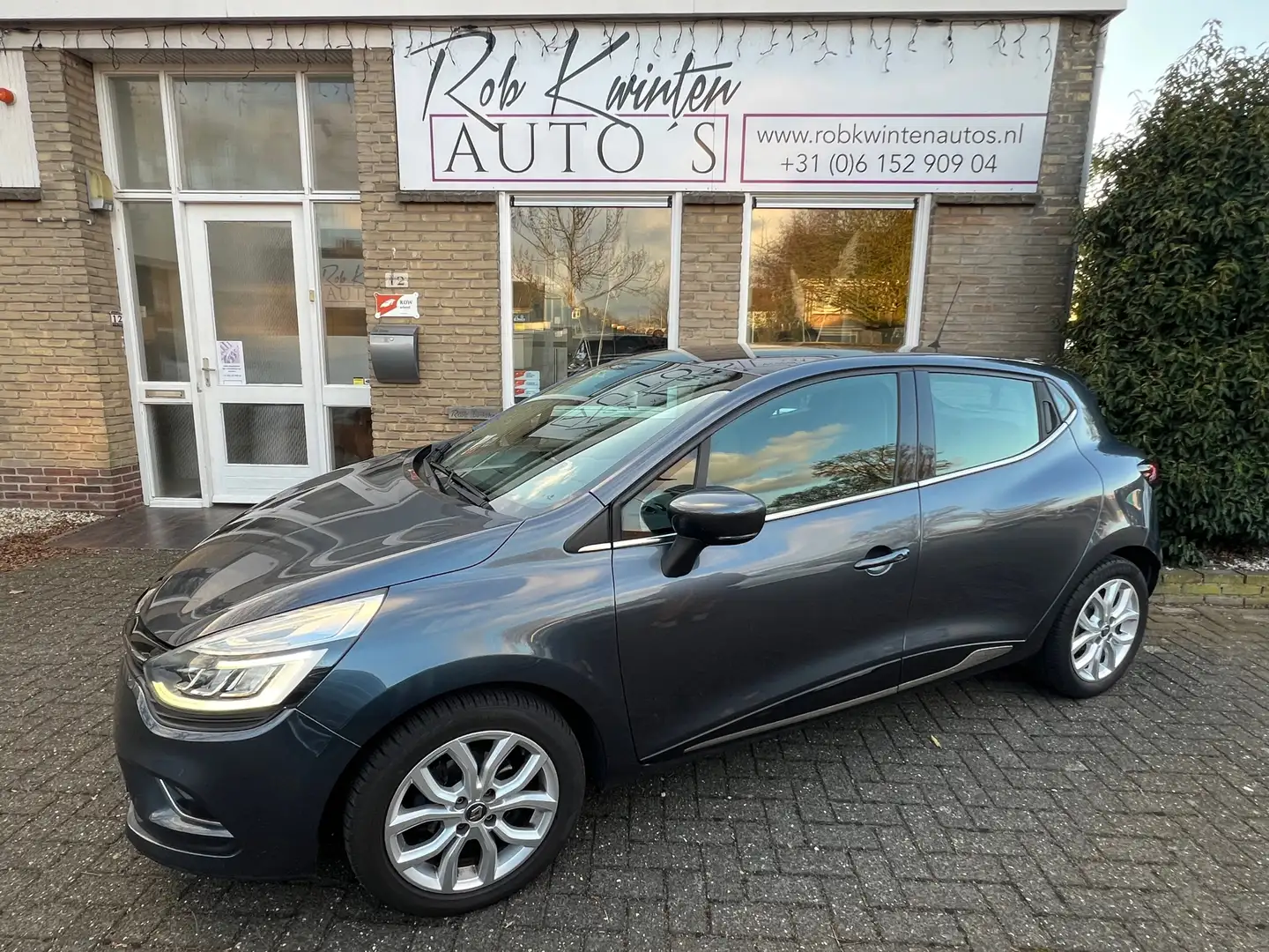 Renault Clio 0.9 TCe Limited Grau - 2